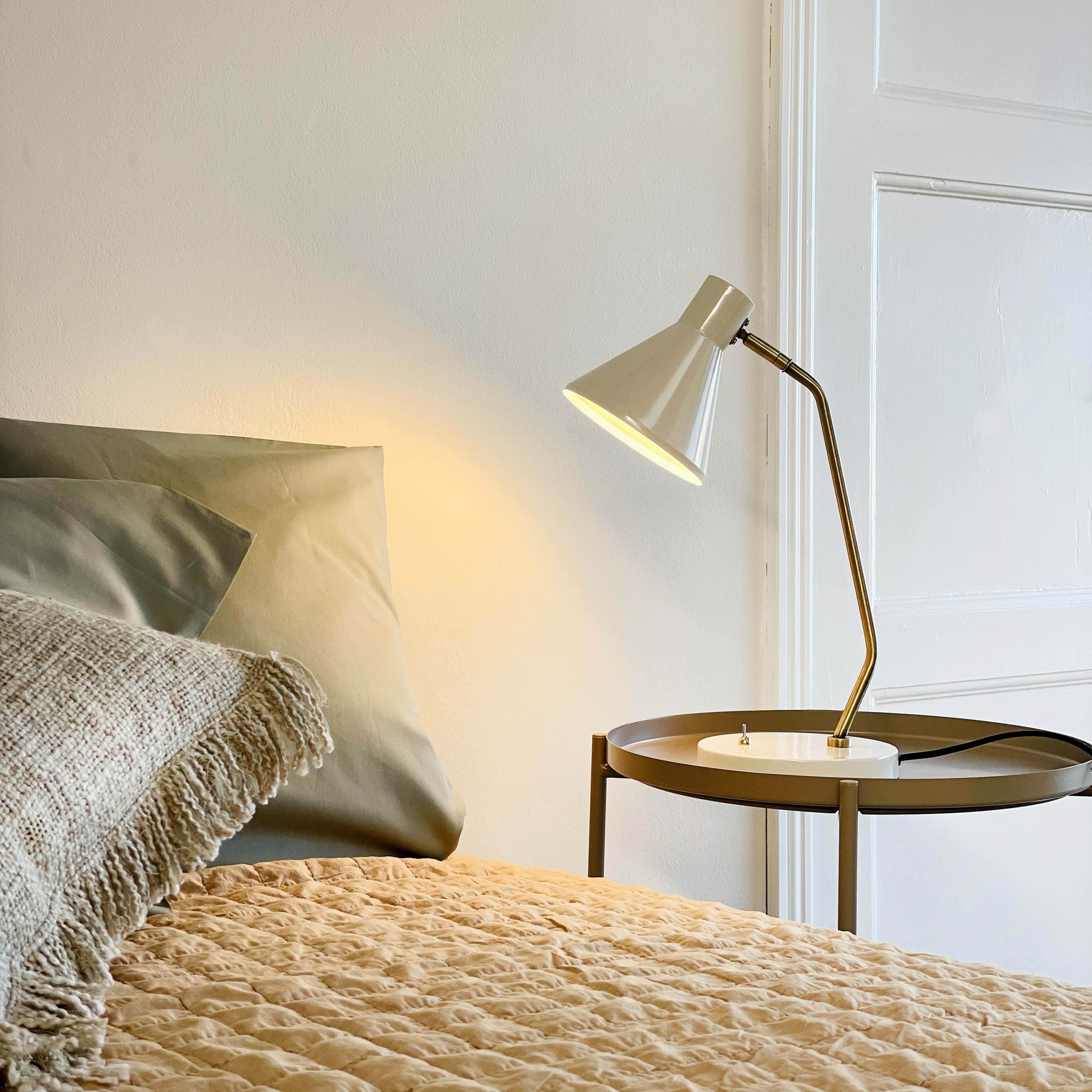 Sleep Table Lamp, från Dyberg Larsen, i färgen white. Klicka för att öppna bilden i stort format