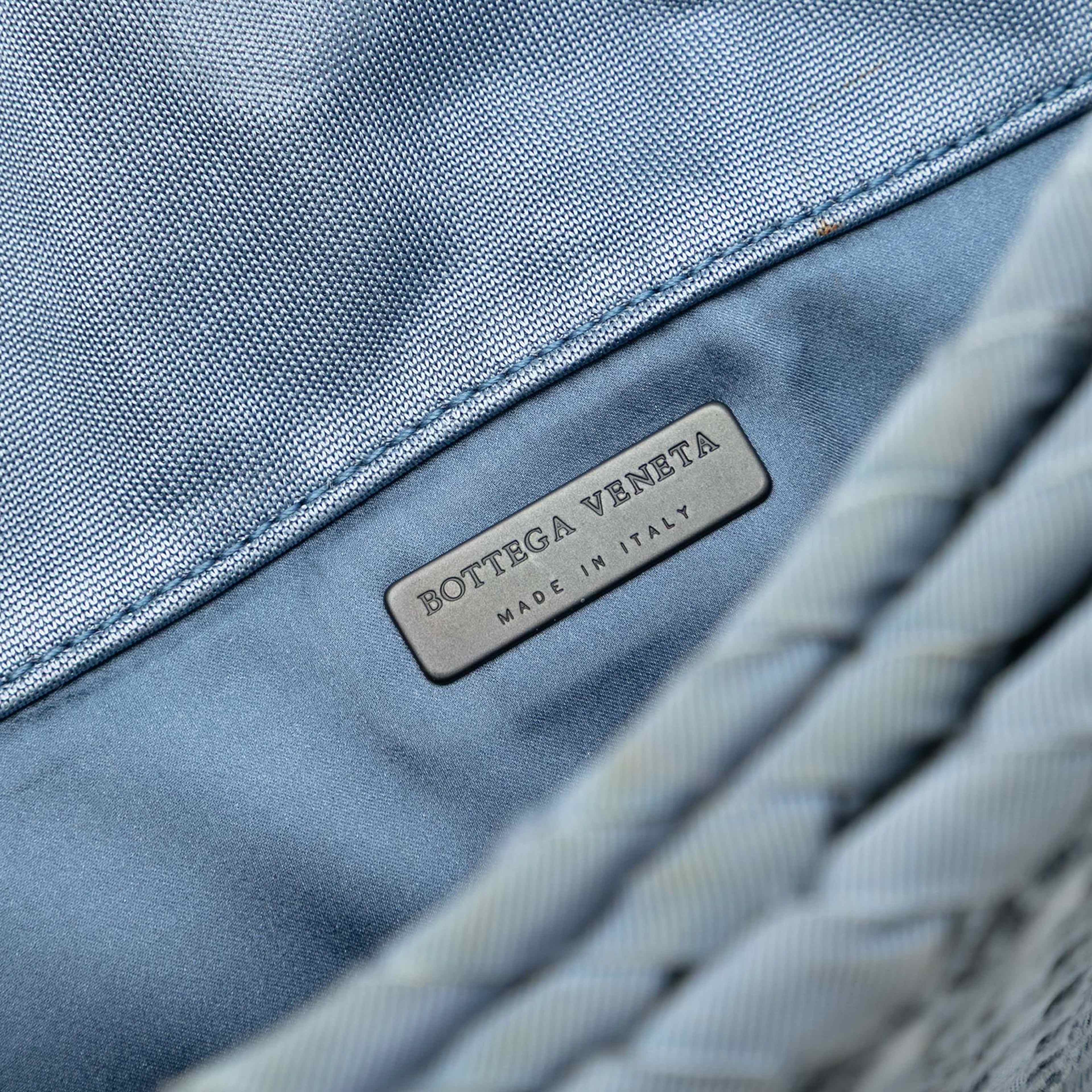 Bottega Veneta Grosgrain Intrecciato Duo Shoulder Bag, från Luxclusif, i färgen denim. Klicka för att öppna bilden i stort format