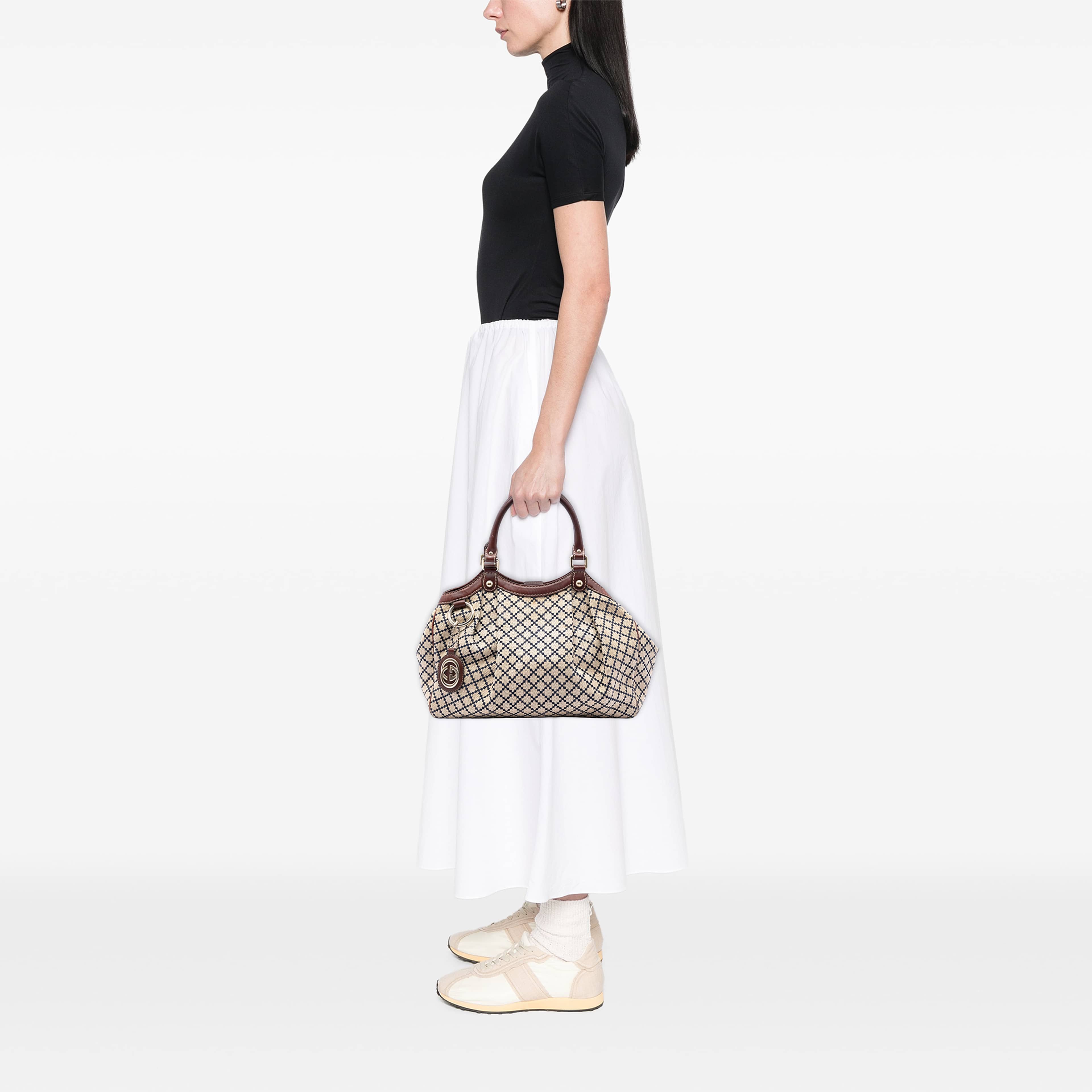 Gucci Medium Diamante Canvas Sukey Tote, från Luxclusif, i färgen beige. Klicka för att öppna bilden i stort format
