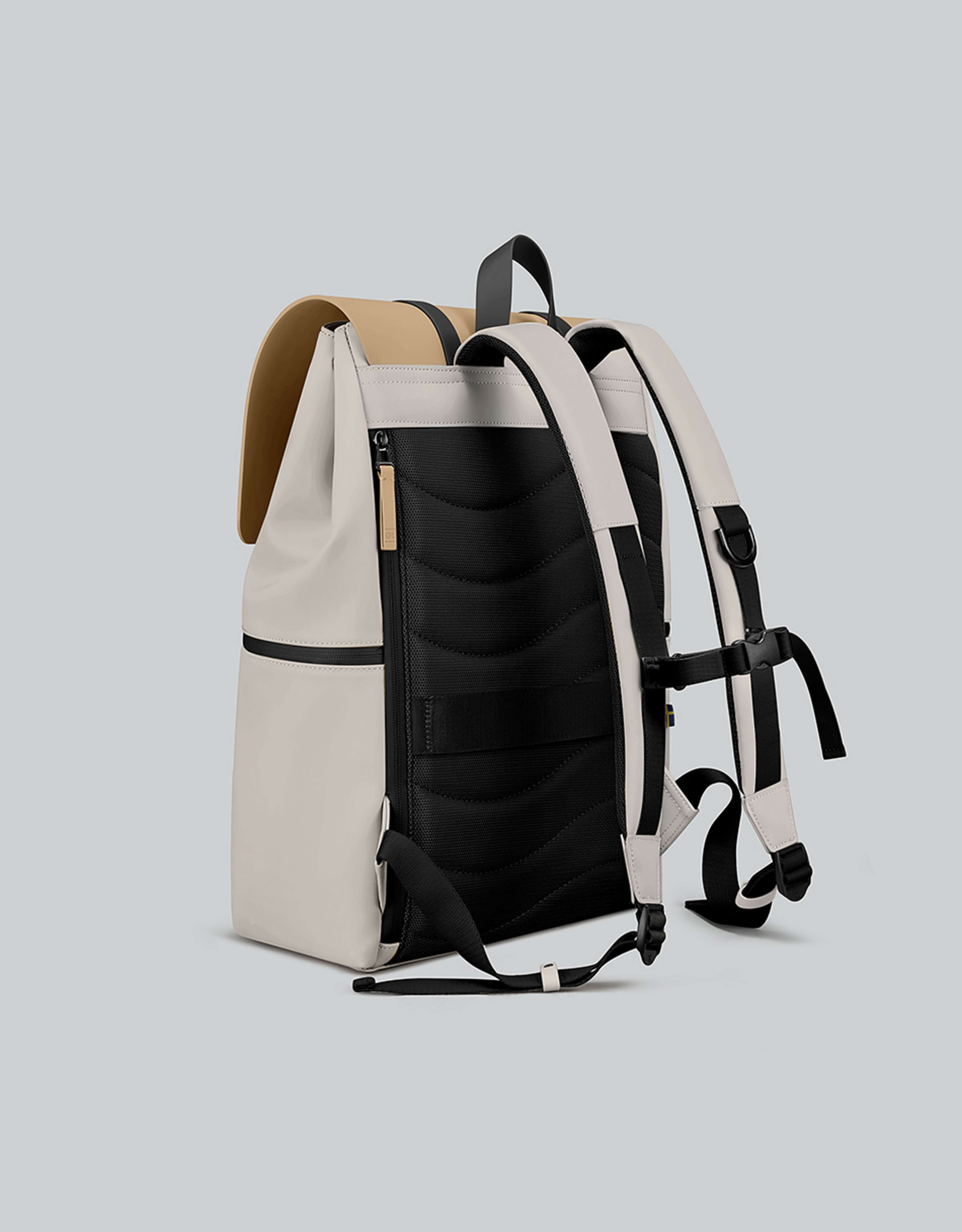 Spläsh 2.0 Backpack - 16", från Gaston Luga, i färgen latte / cloud cream. Klicka för att öppna bilden i stort format