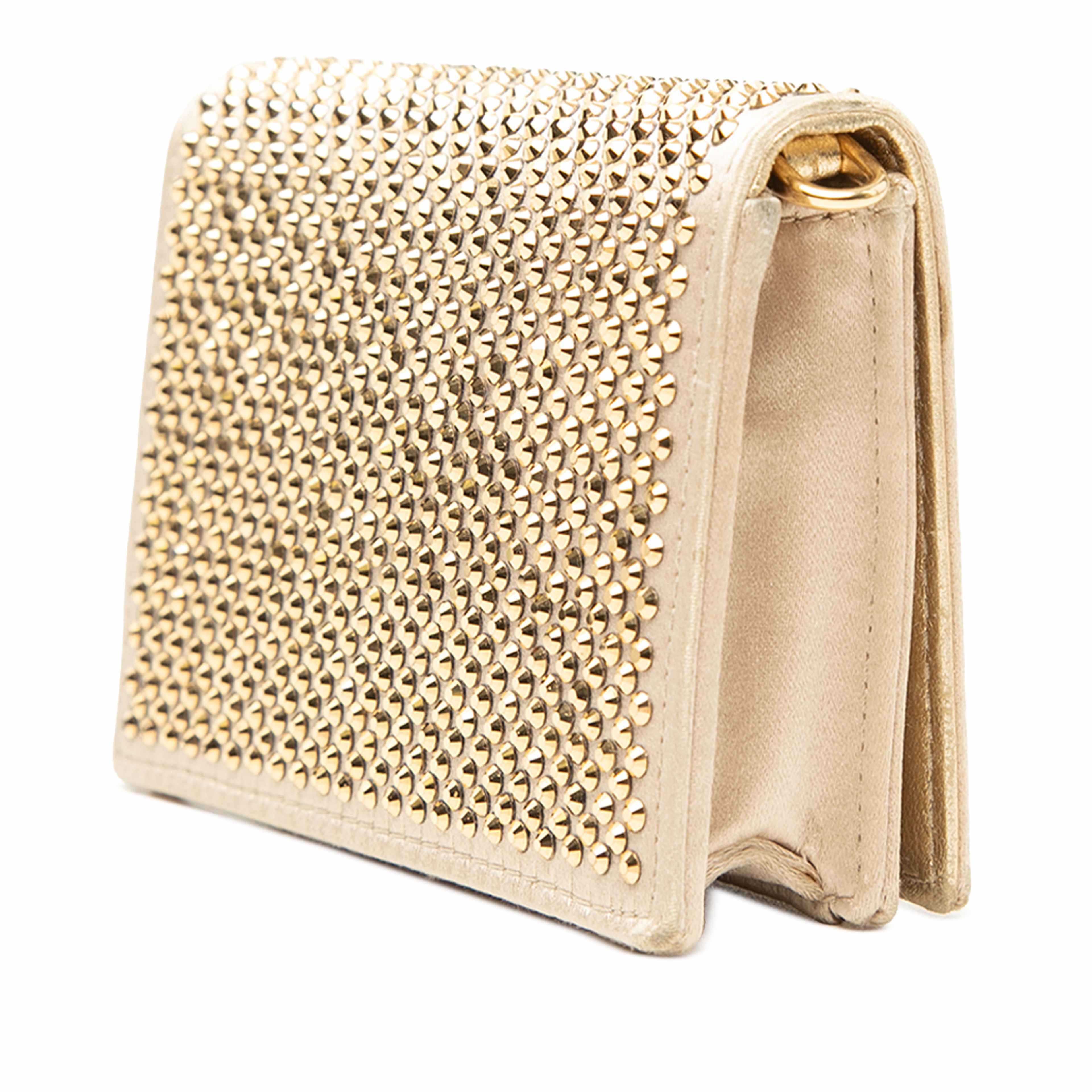 Prada Crystal Embellished Satin Card Holder With Chain, från Luxclusif, i färgen guld. Klicka för att öppna bilden i stort format