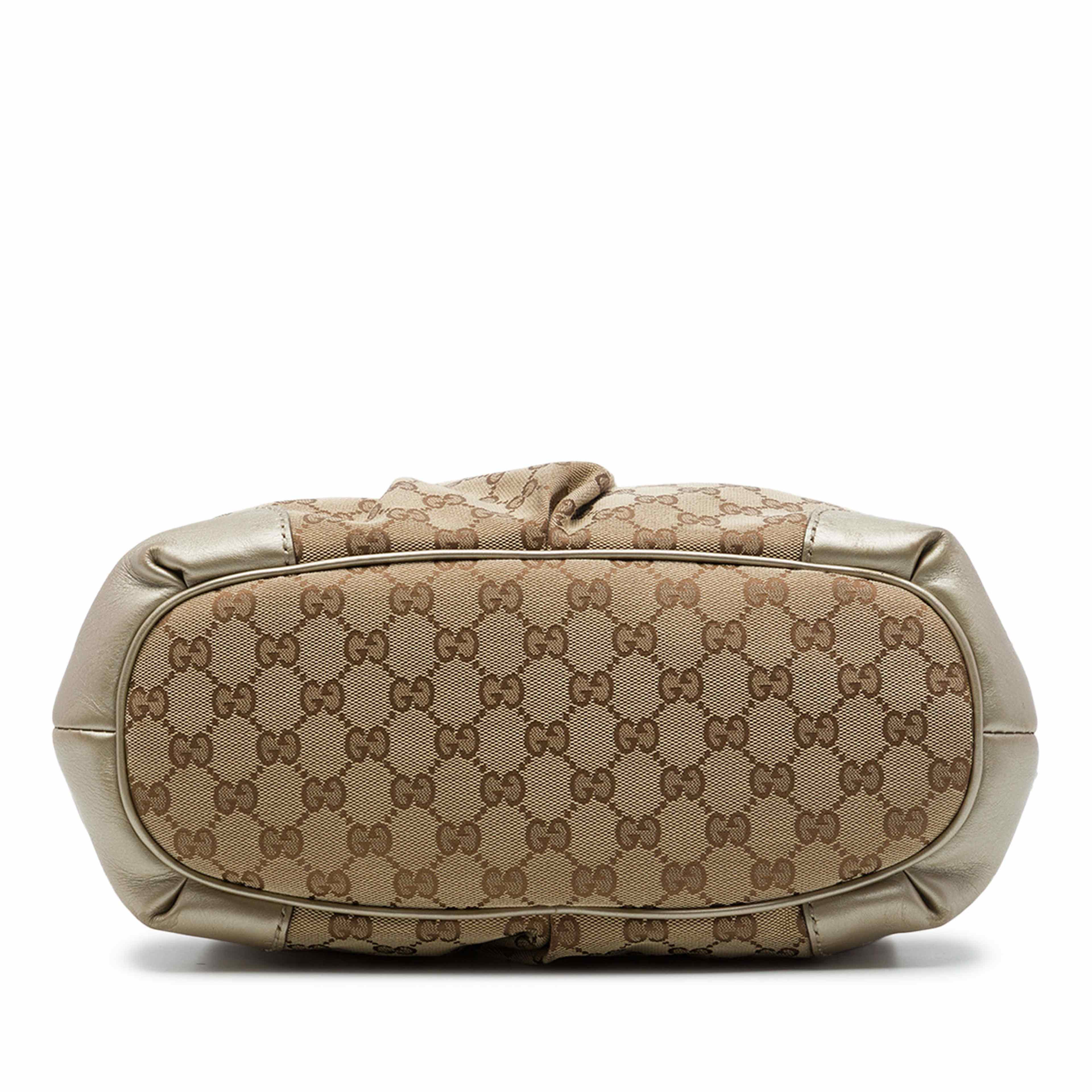 Gucci Gg Canvas Sukey Satchel, från Luxclusif, i färgen beige. Klicka för att öppna bilden i stort format