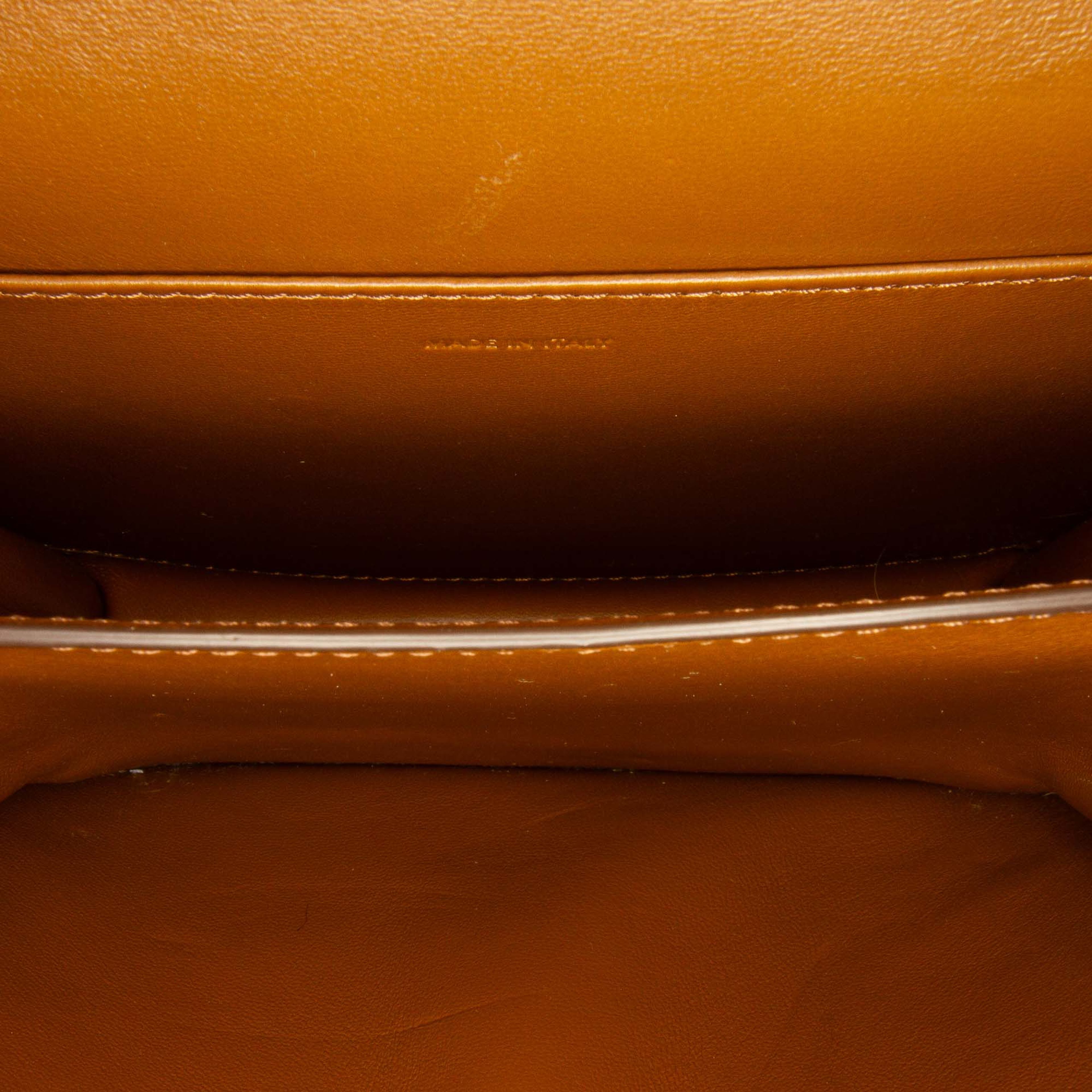 Celine Teen Calfskin Classic Box, från Luxclusif, i färgen brown.