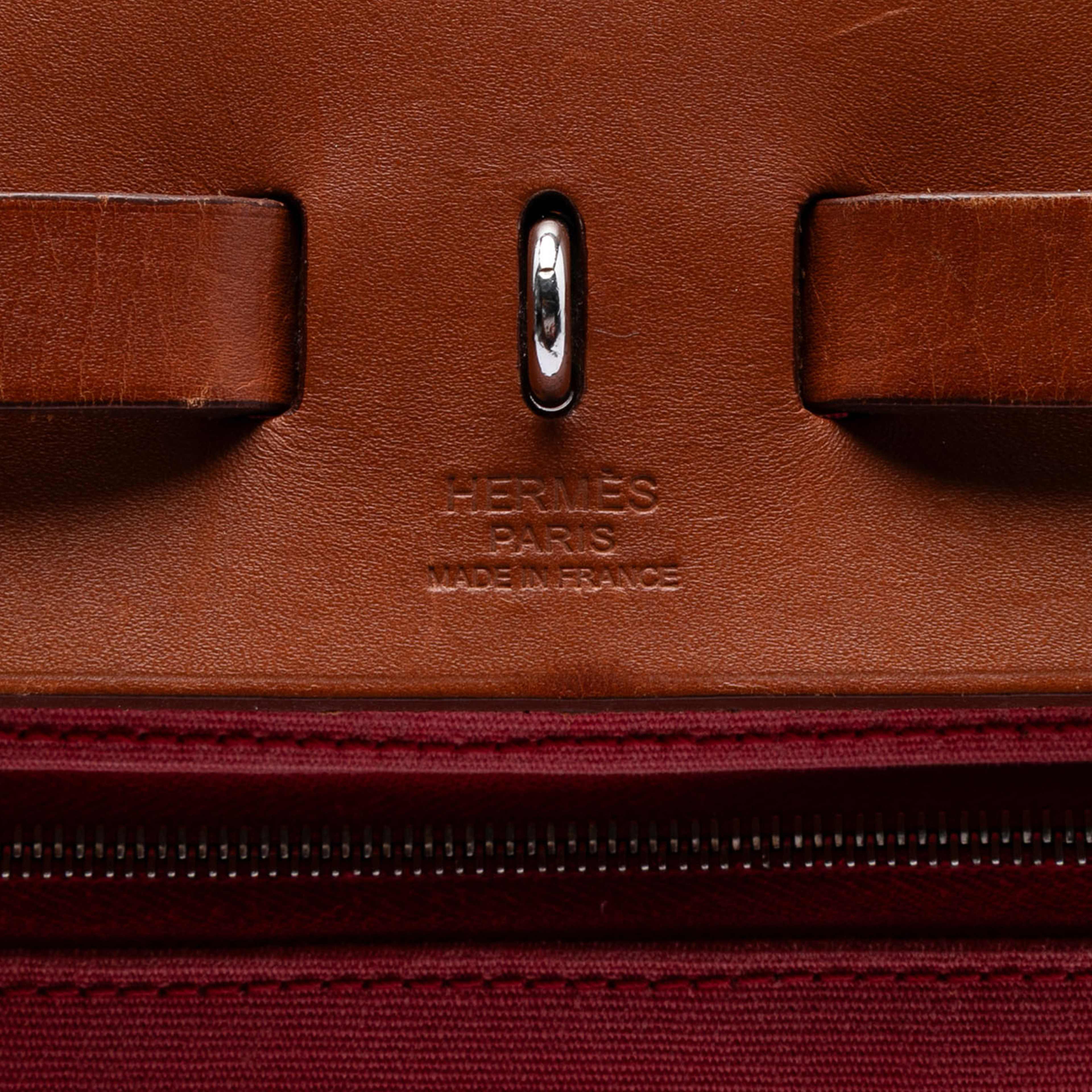 Hermès Toile Herbag Zip 31, från Luxclusif, i färgen salmon. Klicka för att öppna bilden i stort format