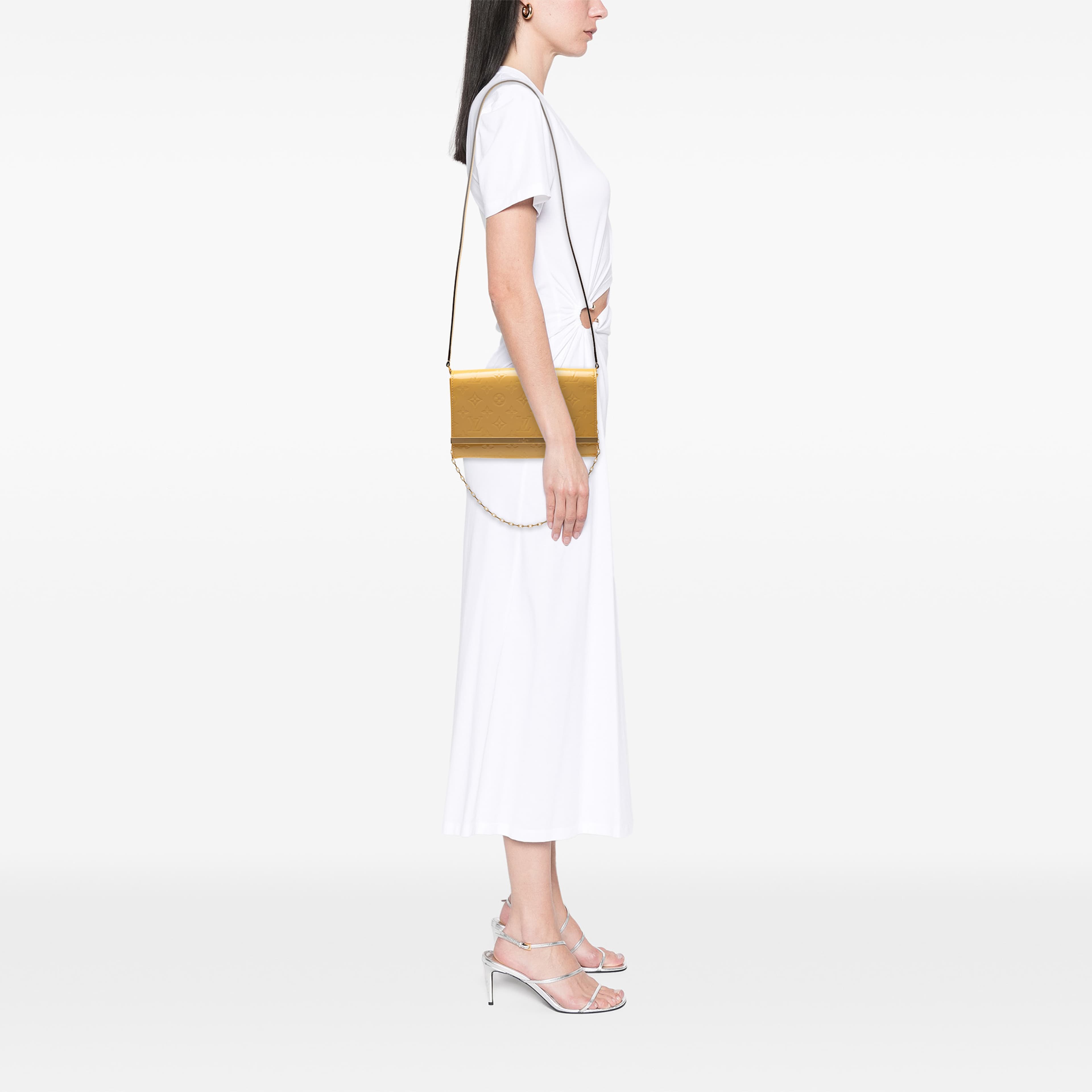 Louis Vuitton Monogram Vernis Ana, från Luxclusif, i färgen beige. Klicka för att öppna bilden i stort format