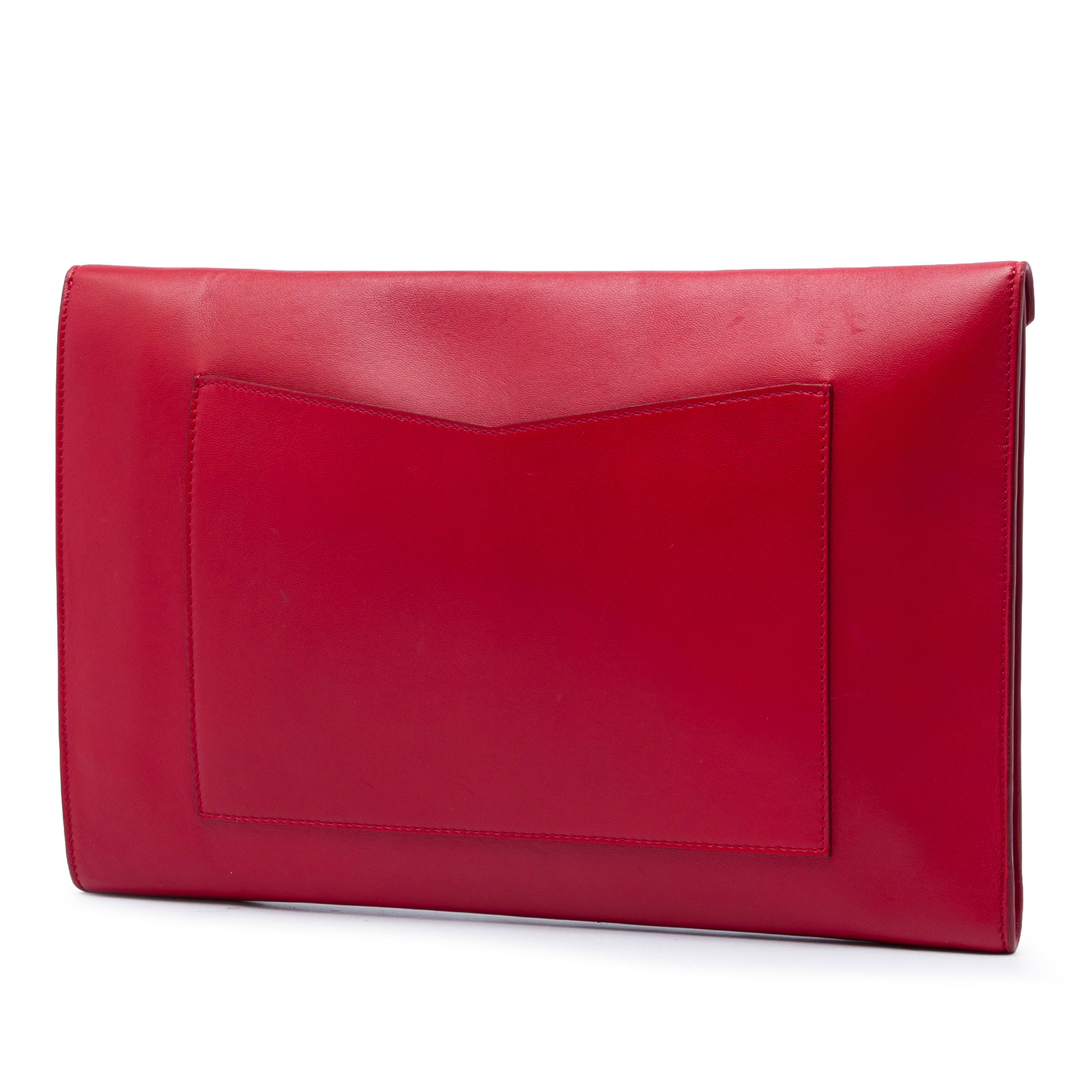 Chanel Cc Lambskin Airlines Envelope Clutch, från Luxclusif, i färgen röd. Klicka för att öppna bilden i stort format