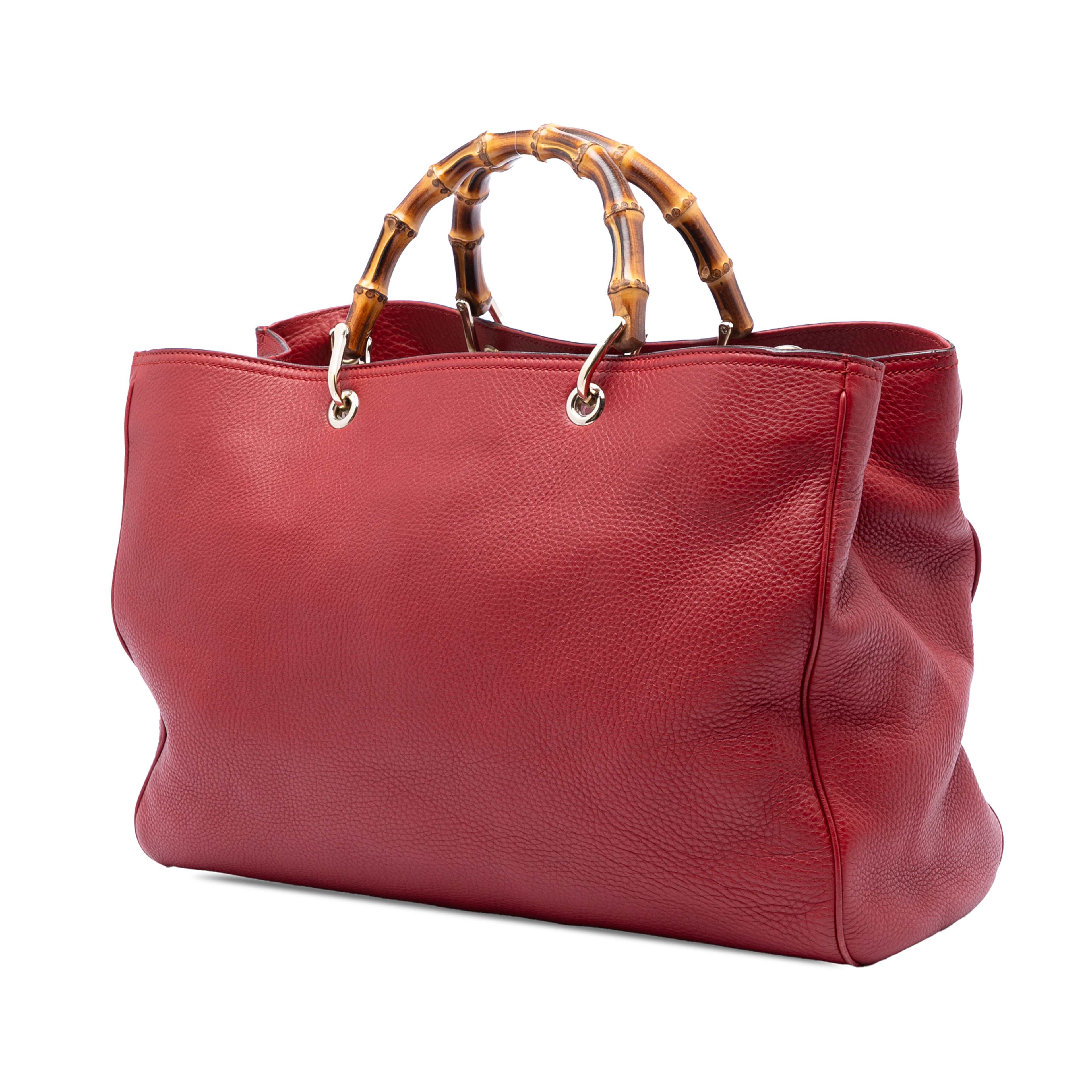 Gucci Large Calfskin Bamboo Shopper Satchel, från Luxclusif, i färgen red. Klicka för att öppna bilden i stort format