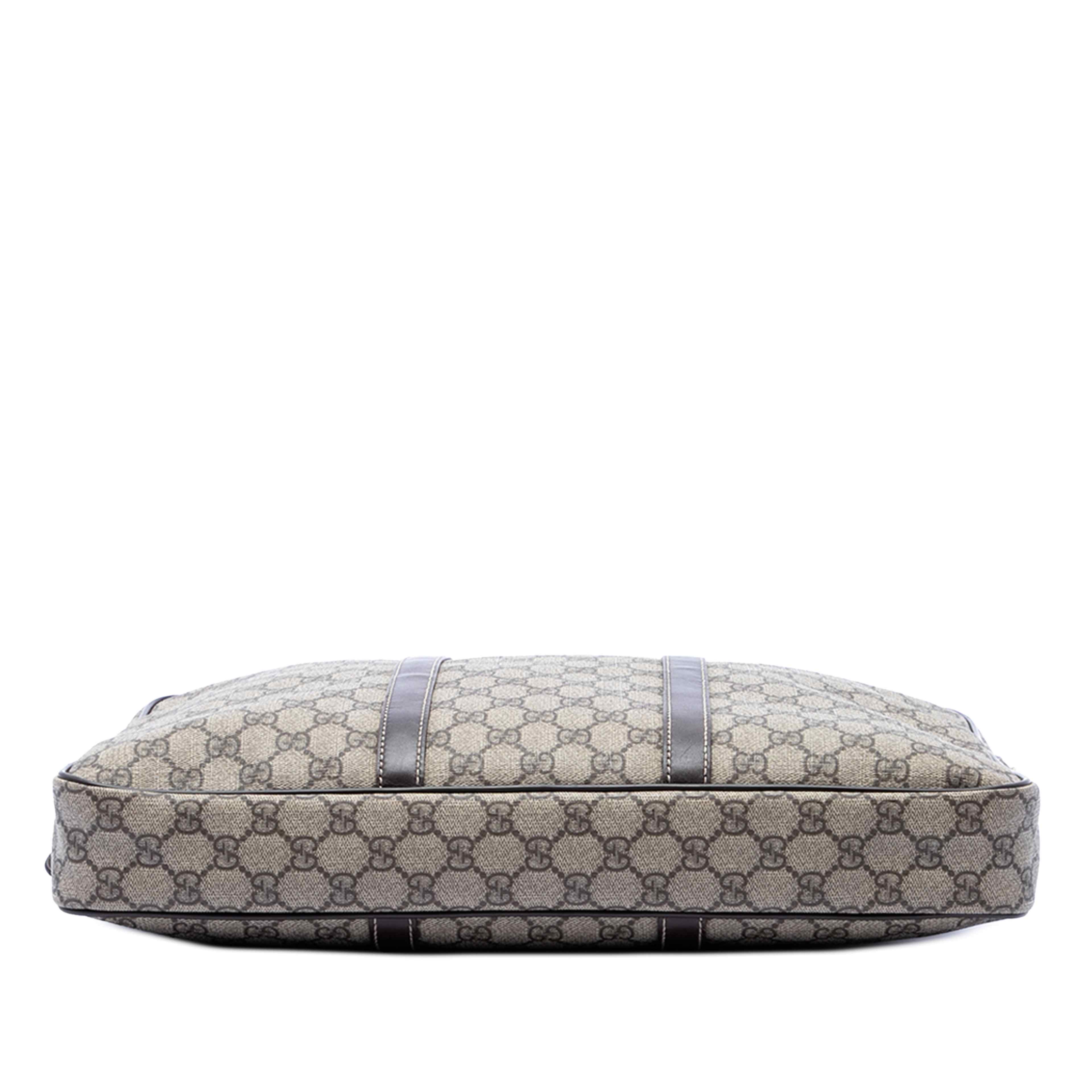 Gucci Gg Supreme Business Bag, från Luxclusif, i färgen beige. Klicka för att öppna bilden i stort format