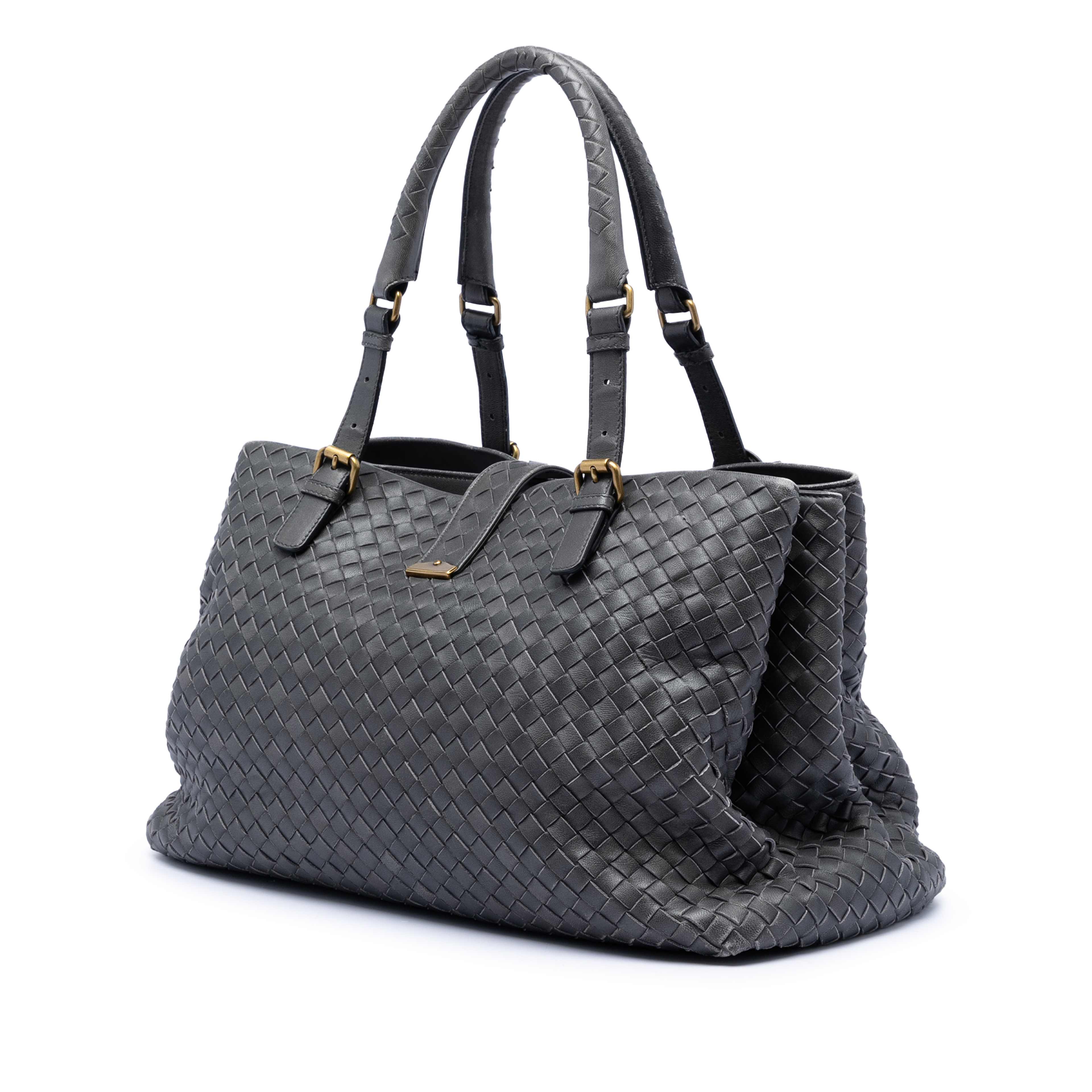 Bottega Veneta Medium Nappa Intrecciato Roma Tote, från Luxclusif, i färgen dark gray. Klicka för att öppna bilden i stort format