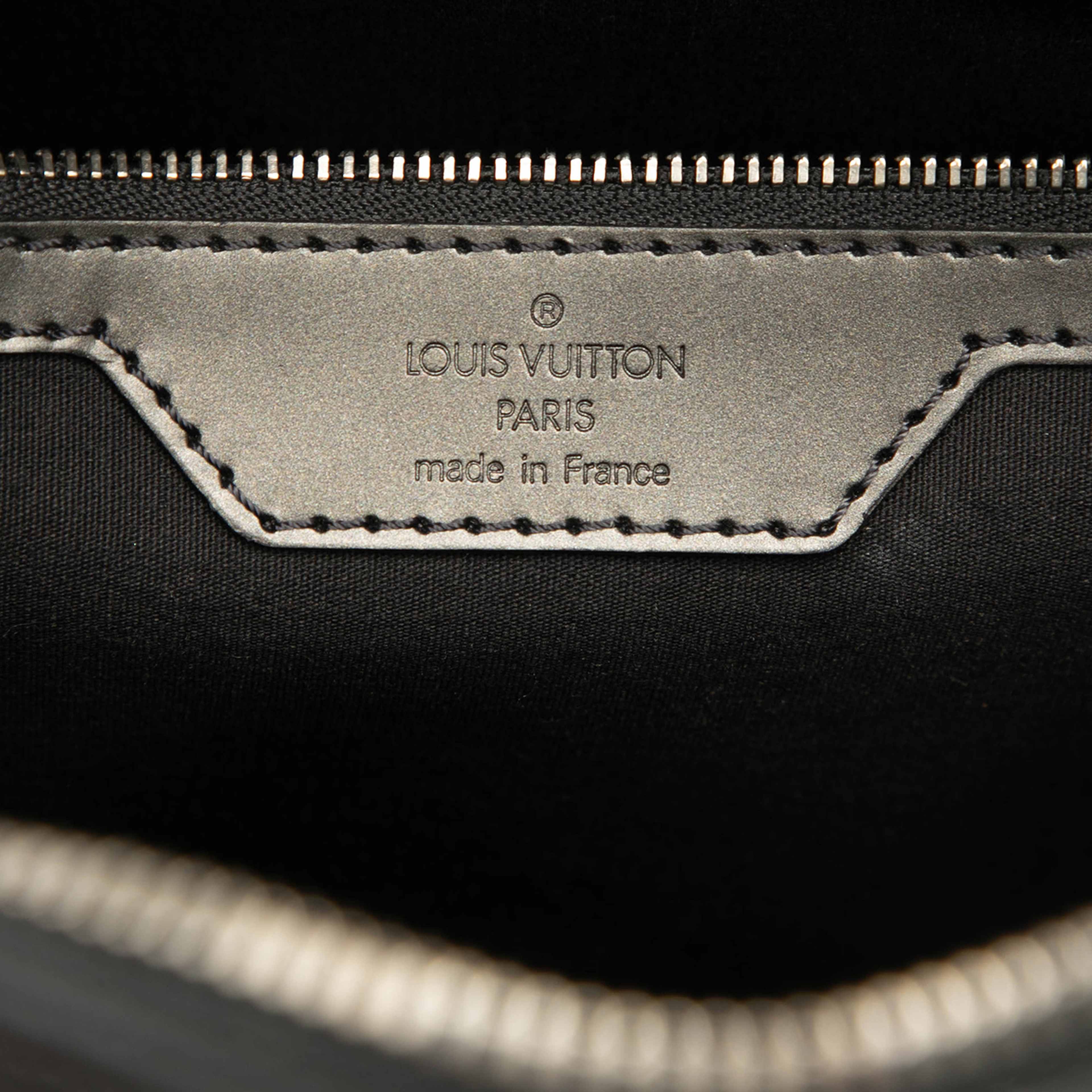 Louis Vuitton Monogram Mat Malden, från Luxclusif, i färgen dark gray. Klicka för att öppna bilden i stort format