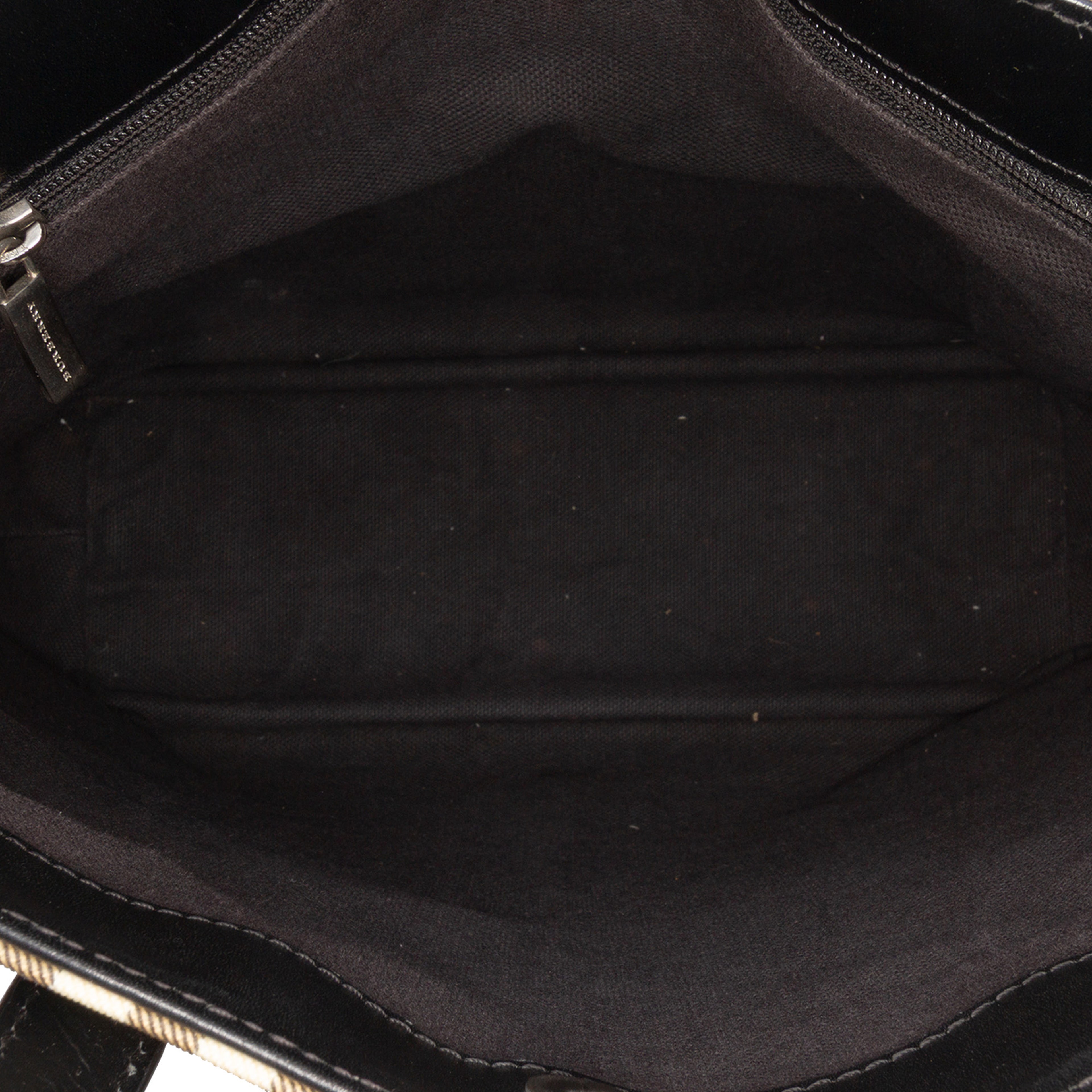 Burberry House Check Coated Canvas Tote, från Luxclusif, i färgen beige. Klicka för att öppna bilden i stort format