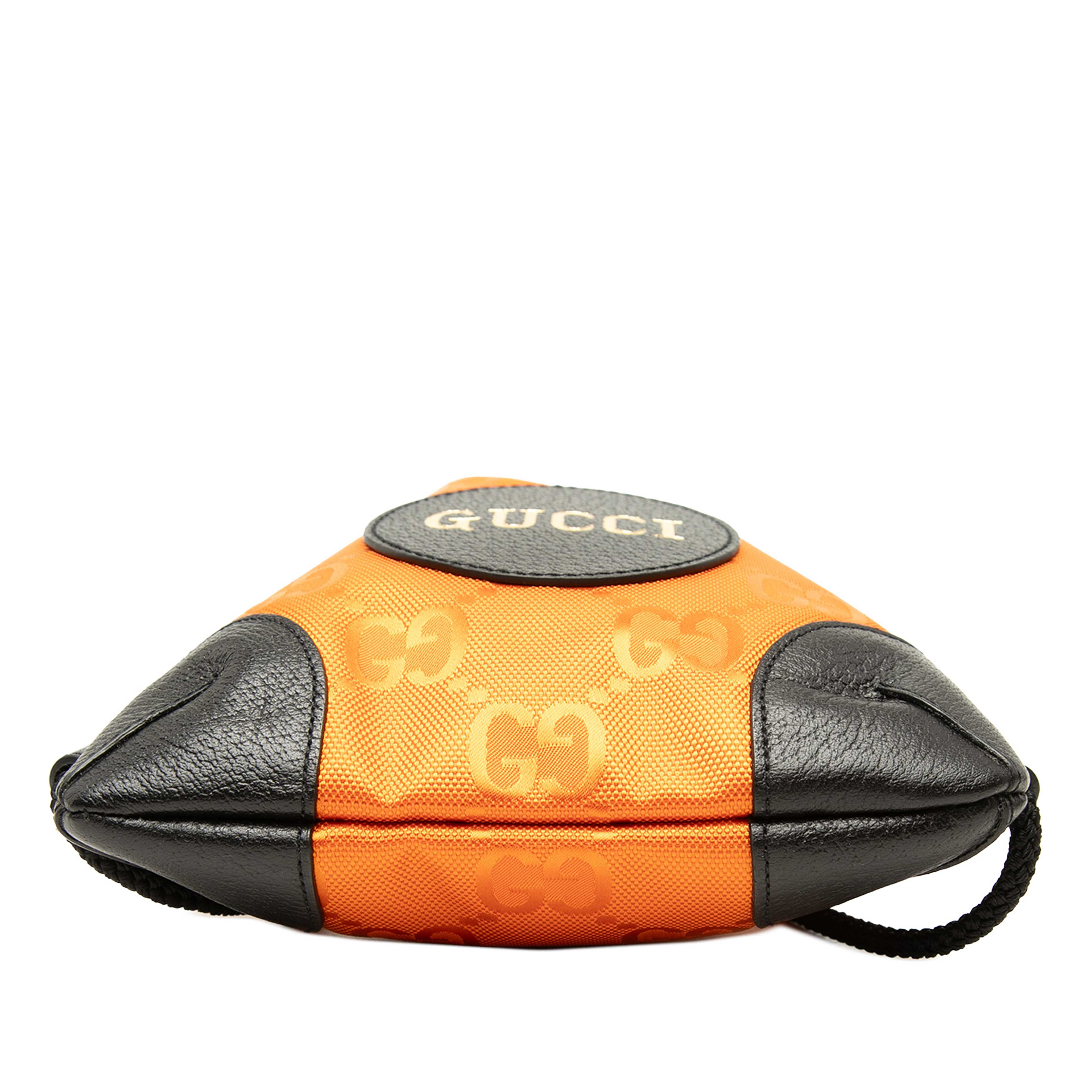 Gucci Gg Nylon Off The Grid Drawstring Backpack, från Luxclusif, i färgen orange. Klicka för att öppna bilden i stort format