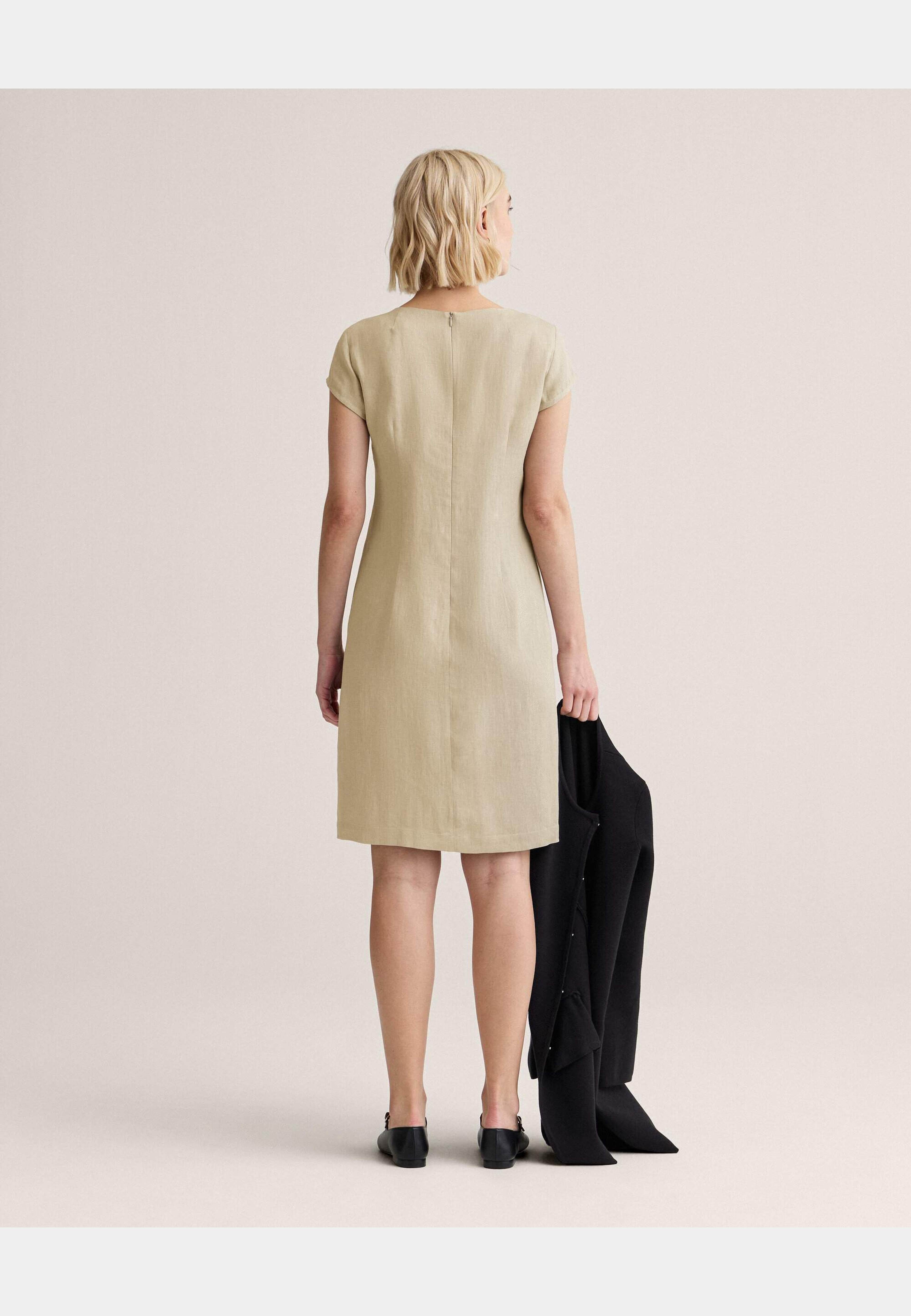 Klara Linen Dress, från Newhouse, i färgen beige. Klicka för att öppna bilden i stort format