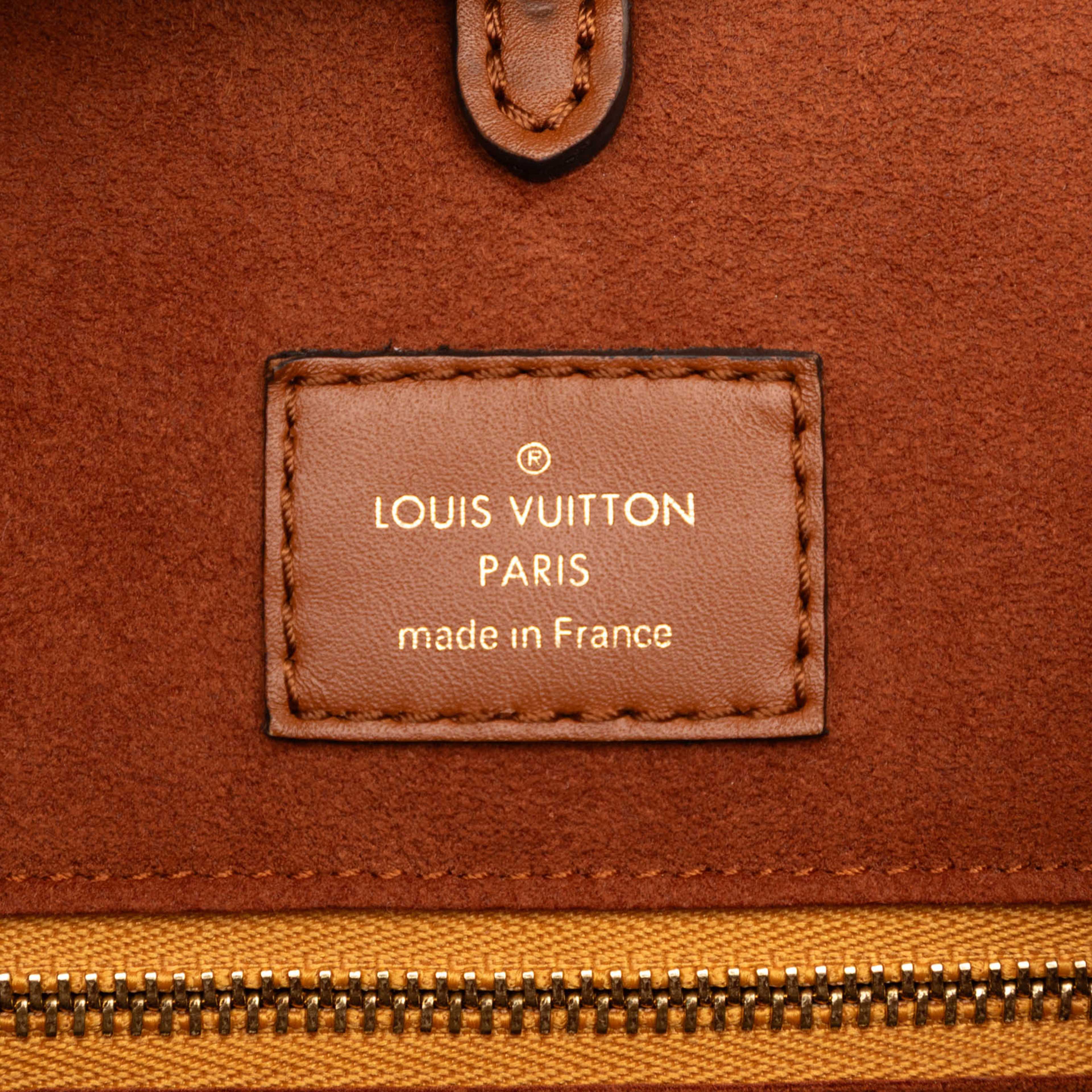 Louis Vuitton Monogram Fold Tote Pm, från Luxclusif, i färgen brown. Klicka för att öppna bilden i stort format