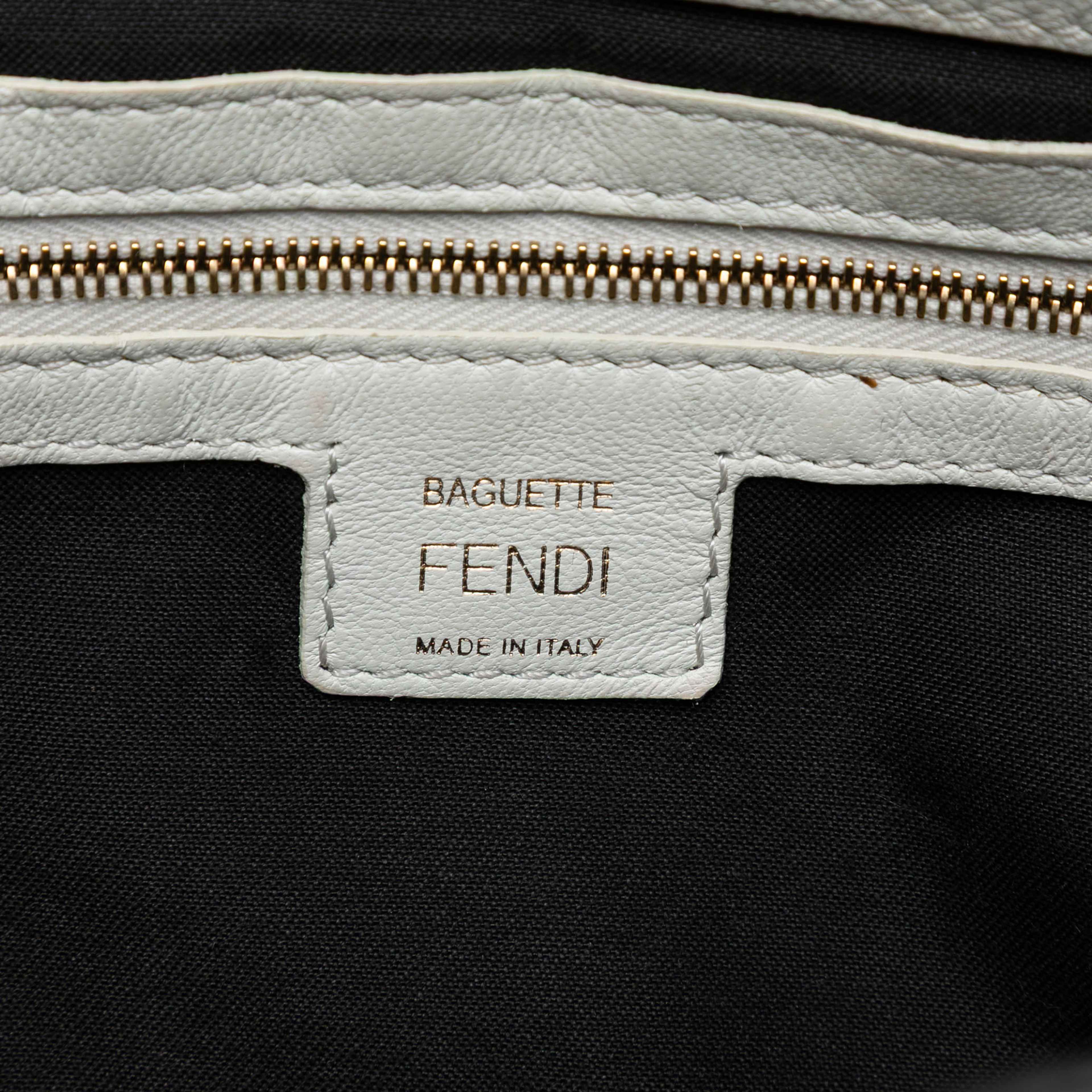 Fendi Zucca Embossed Leather Baguette Satchel, från Luxclusif, i färgen white. Klicka för att öppna bilden i stort format