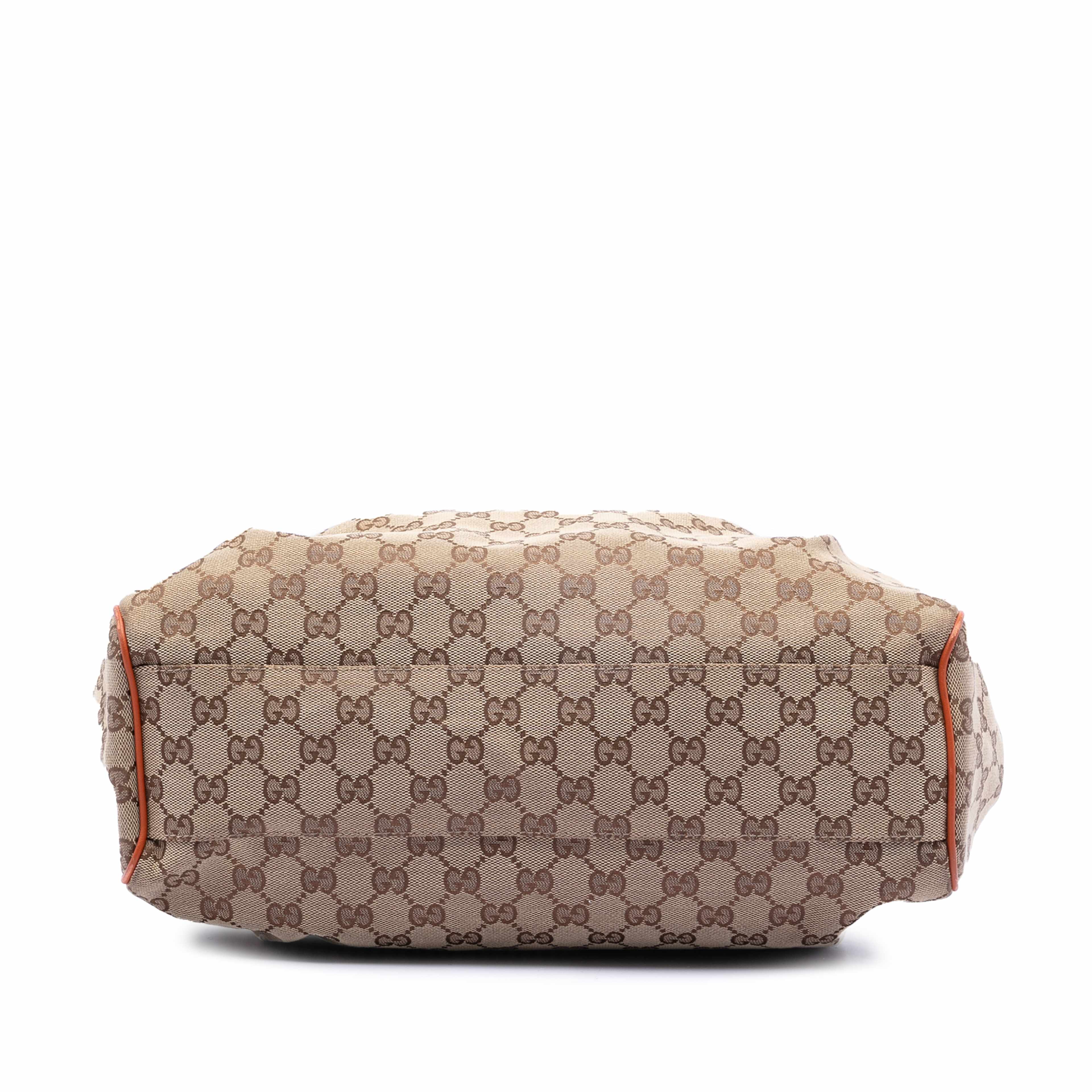 Gucci Medium Gg Canvas Sukey Tote, från Luxclusif, i färgen beige. Klicka för att öppna bilden i stort format