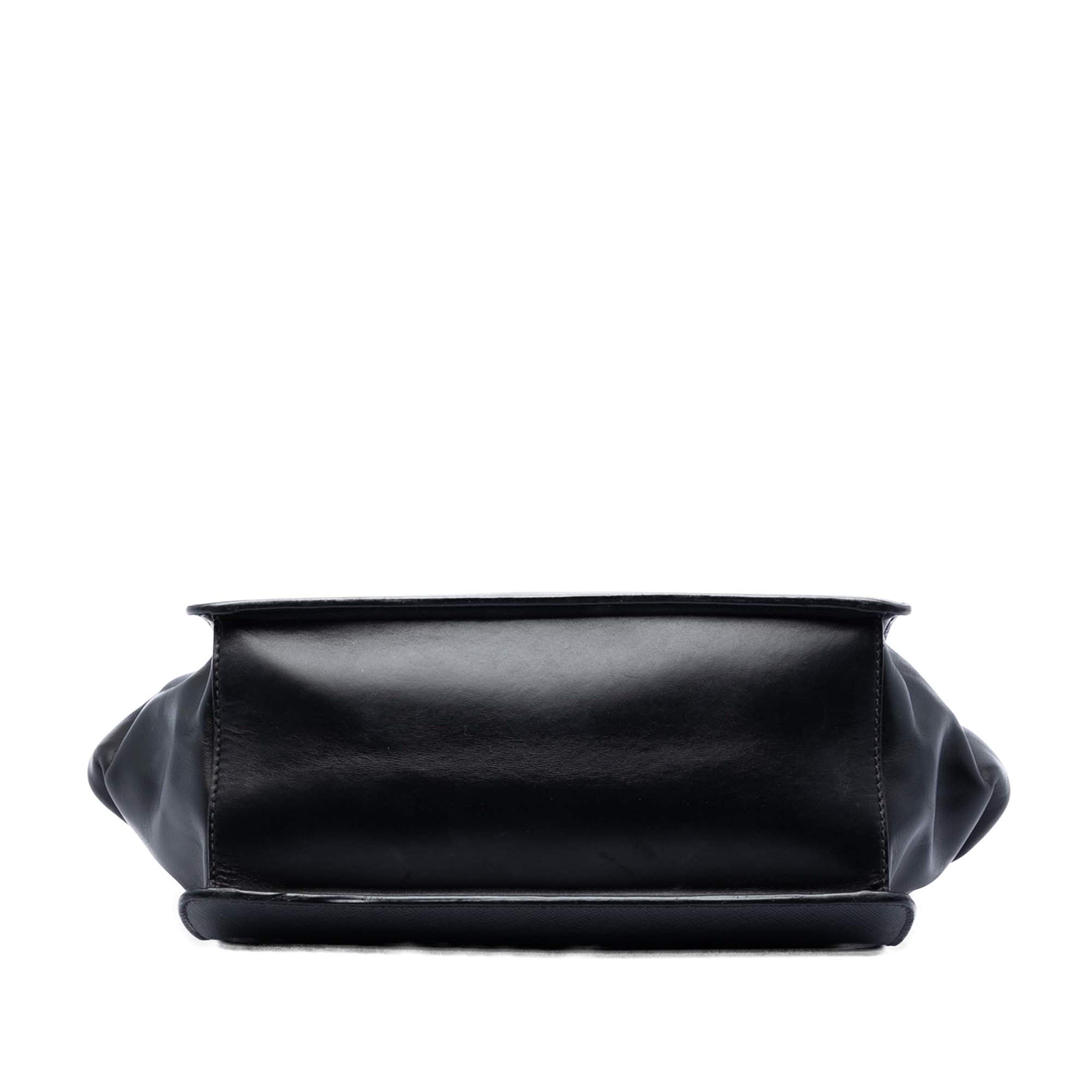 Prada Saffiano And City Calf Light Frame Crossbody, från Luxclusif, i färgen svart. Klicka för att öppna bilden i stort format