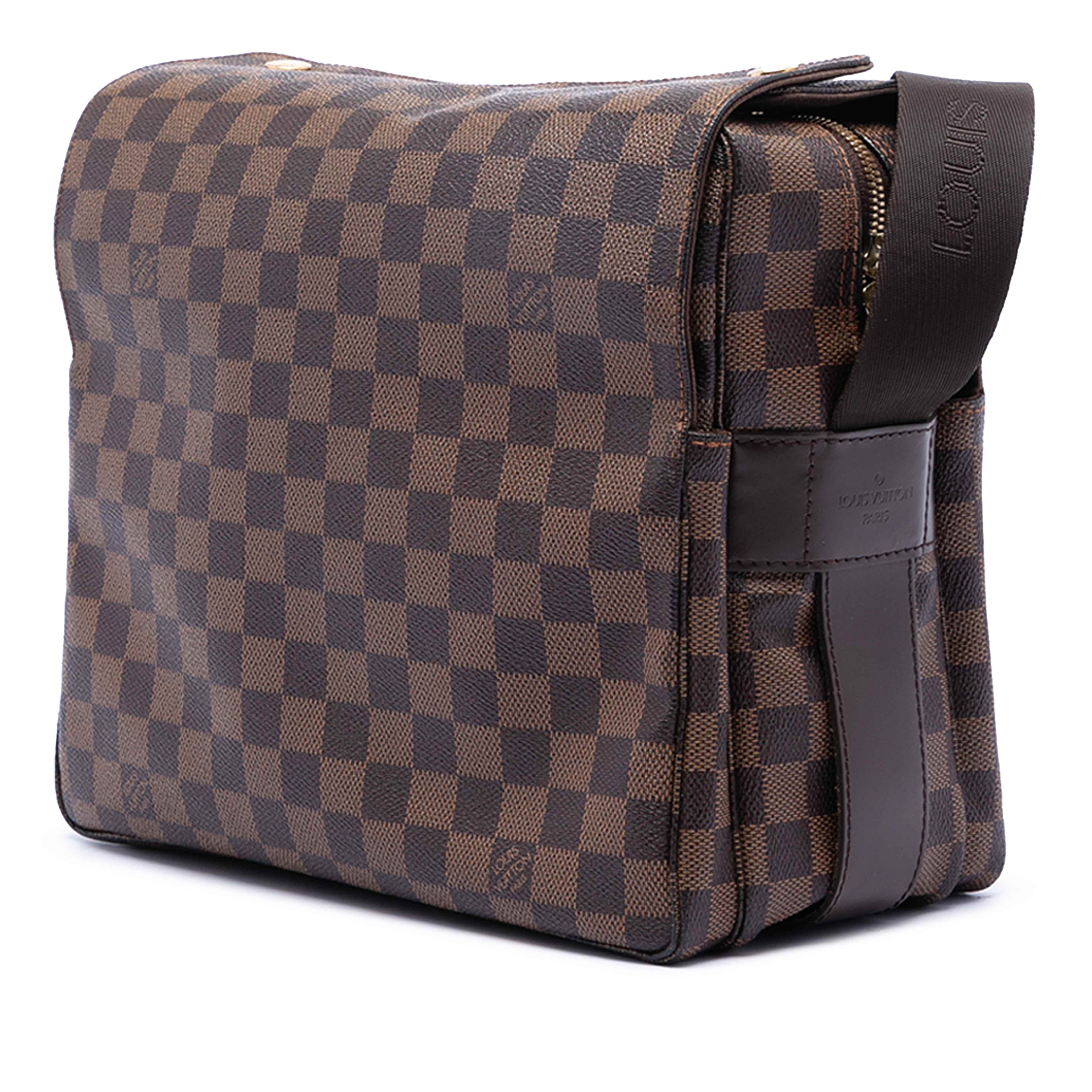 Louis Vuitton Damier Ebene Naviglio, från Luxclusif, i färgen brun. Klicka för att öppna bilden i stort format