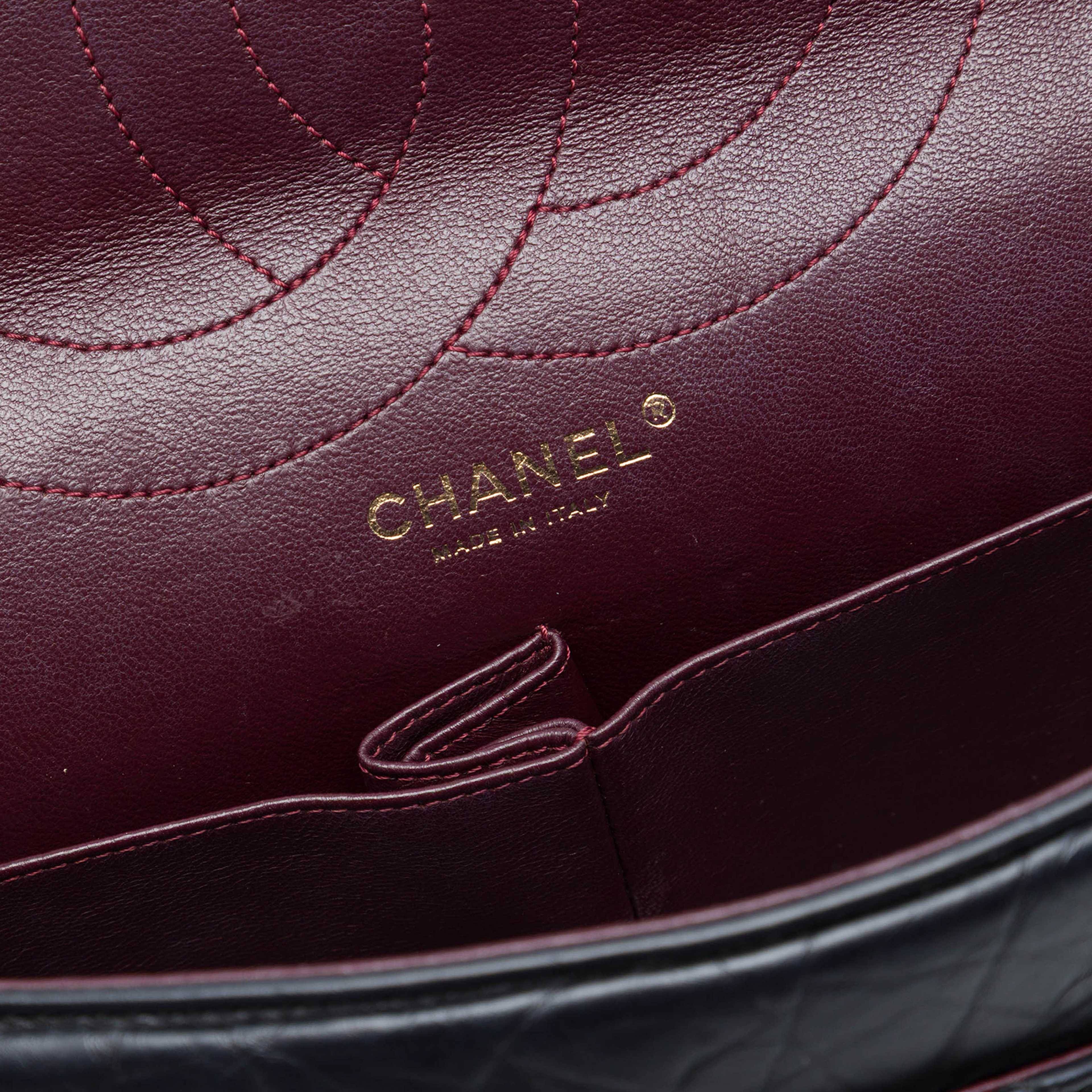 Chanel Quilted Aged Calfskin Reissue 2.55 Double Flap 227, från Luxclusif, i färgen svart. Klicka för att öppna bilden i stort format