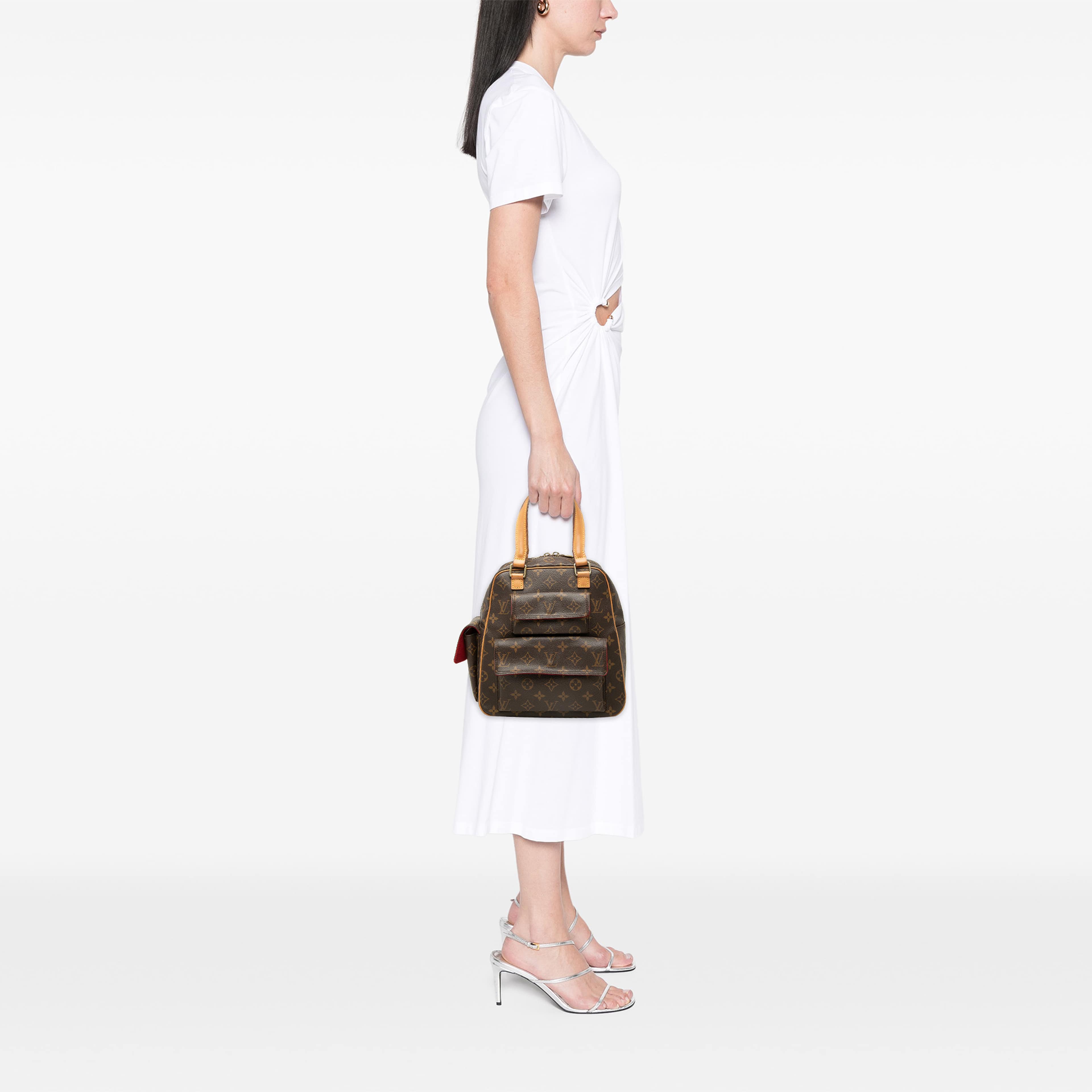 Louis Vuitton Monogram Excentri Cite, från Luxclusif, i färgen brun. Klicka för att öppna bilden i stort format