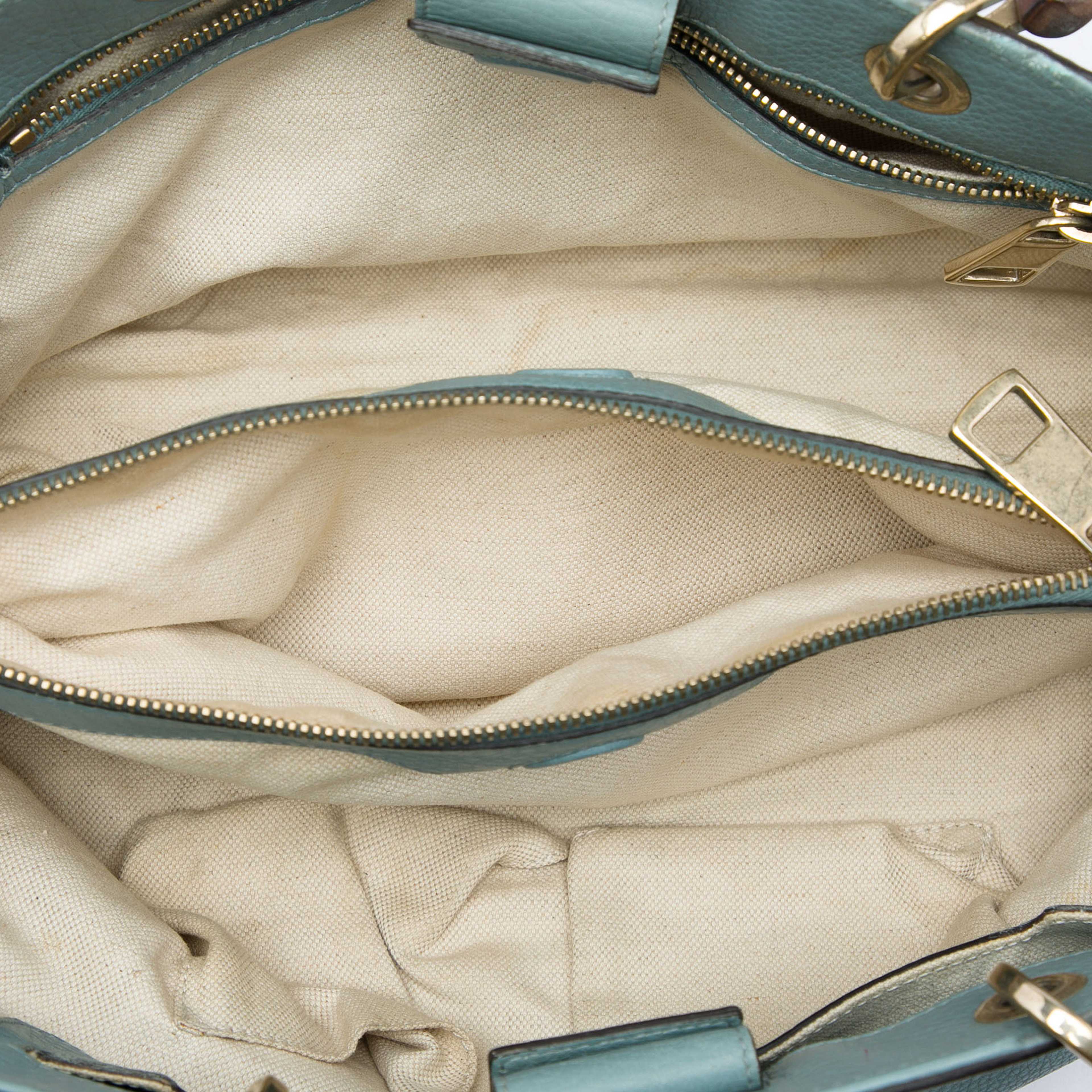 Gucci Medium Calfskin Bamboo Shopper Satchel, från Luxclusif, i färgen blå. Klicka för att öppna bilden i stort format