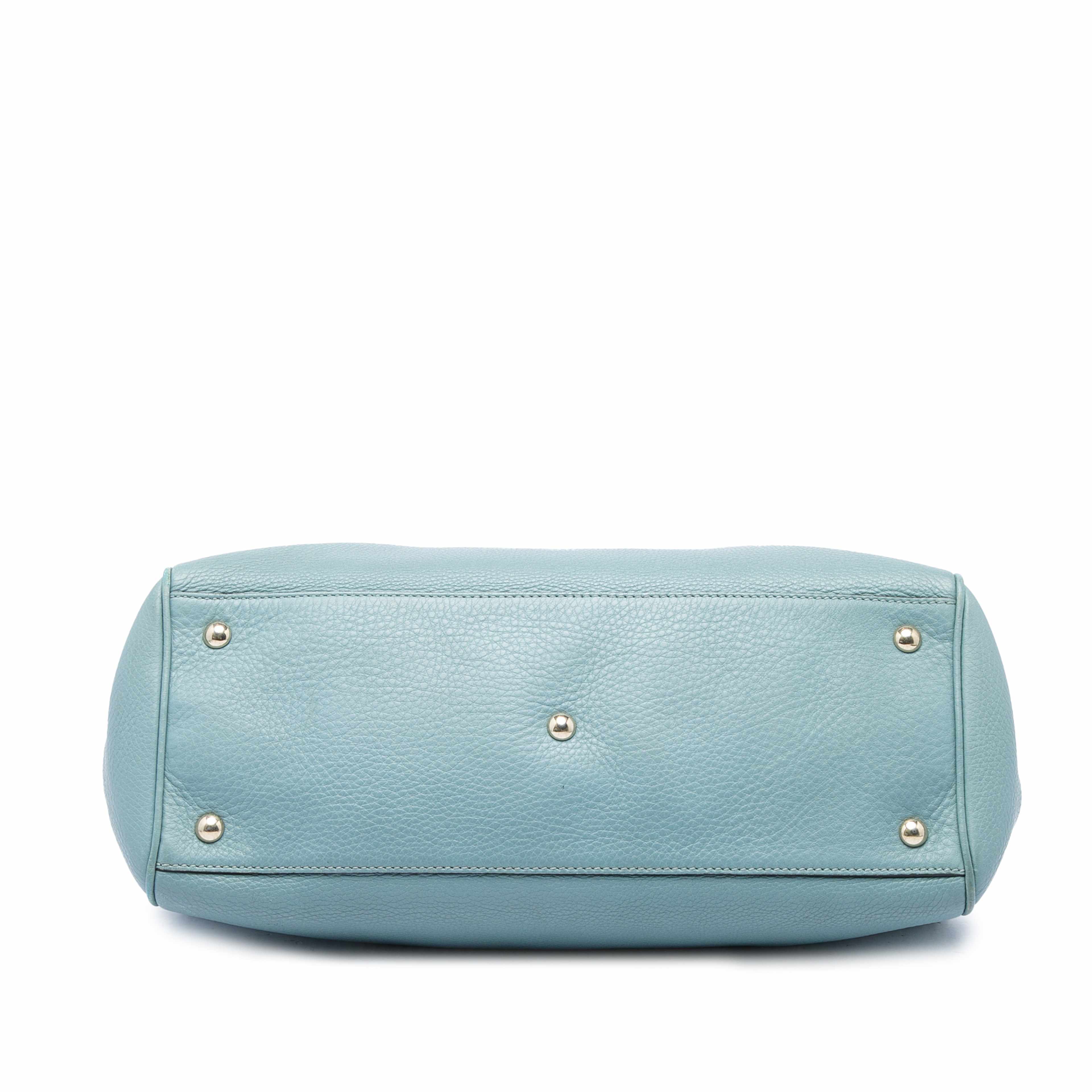 Gucci Medium Calfskin Bamboo Shopper Satchel, från Luxclusif, i färgen blå. Klicka för att öppna bilden i stort format