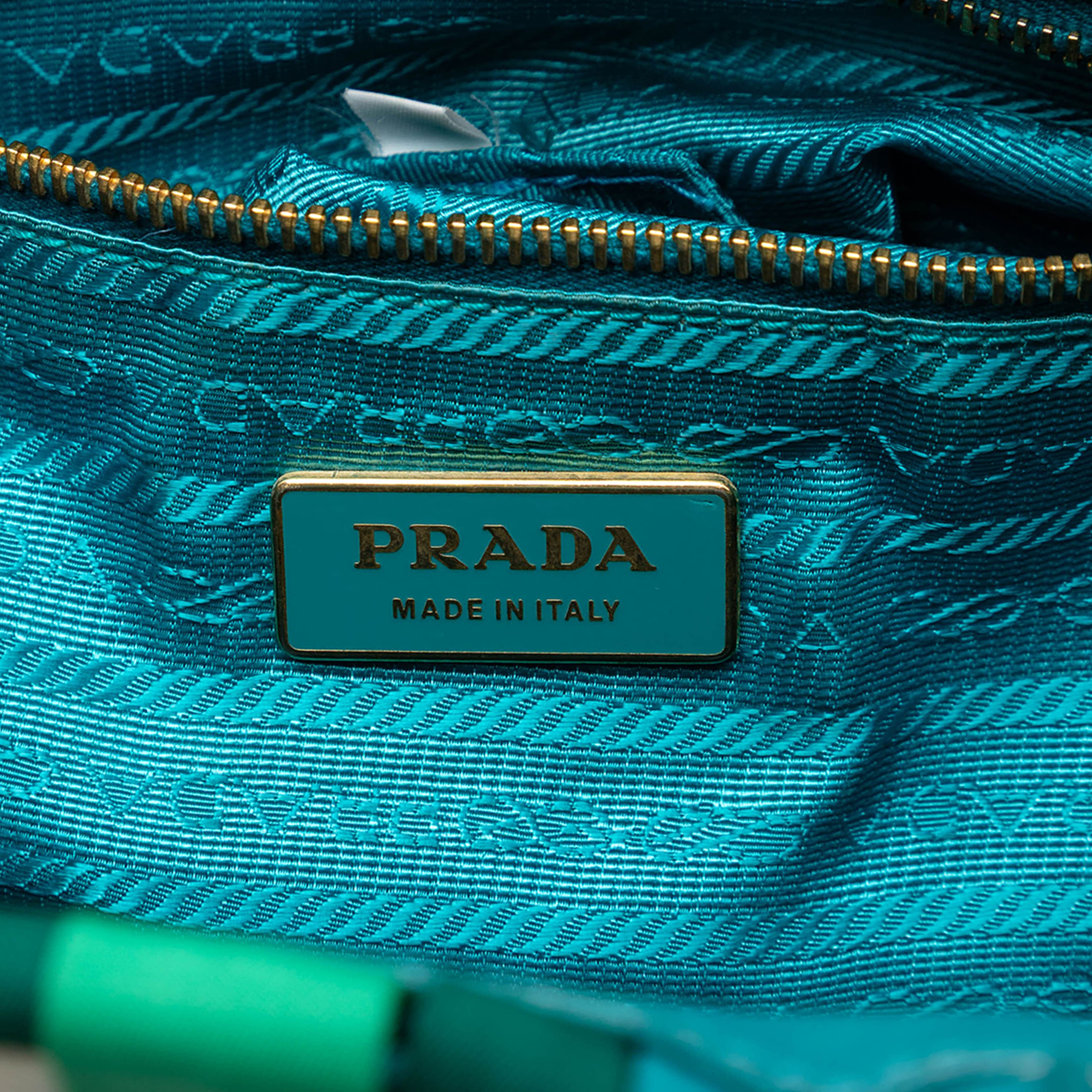 Prada Woven Tessuto Shopping Tote, från Luxclusif, i färgen aqua. Klicka för att öppna bilden i stort format