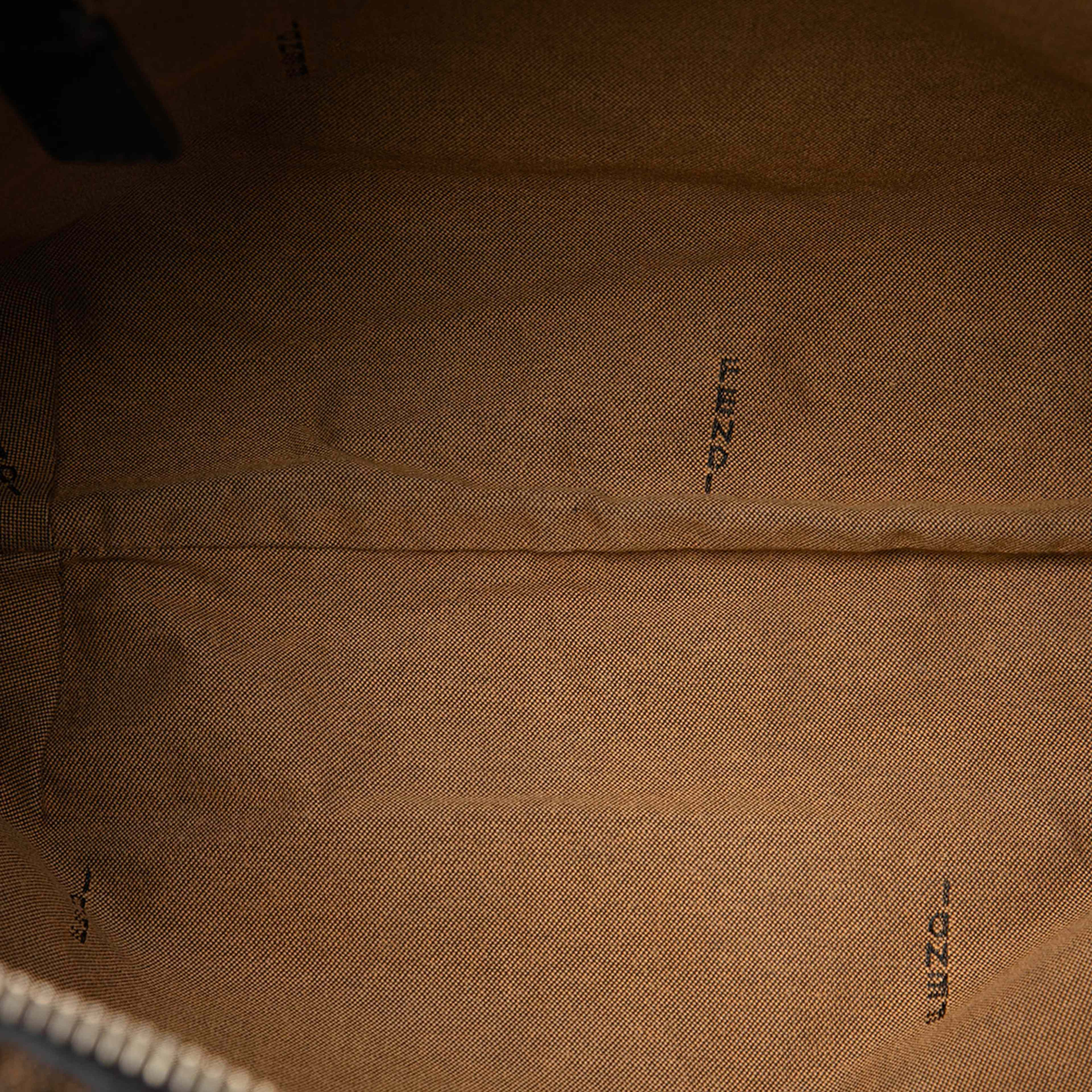 Fendi Zucca Canvas Chef Chain Hobo, från Luxclusif, i färgen brown. Klicka för att öppna bilden i stort format