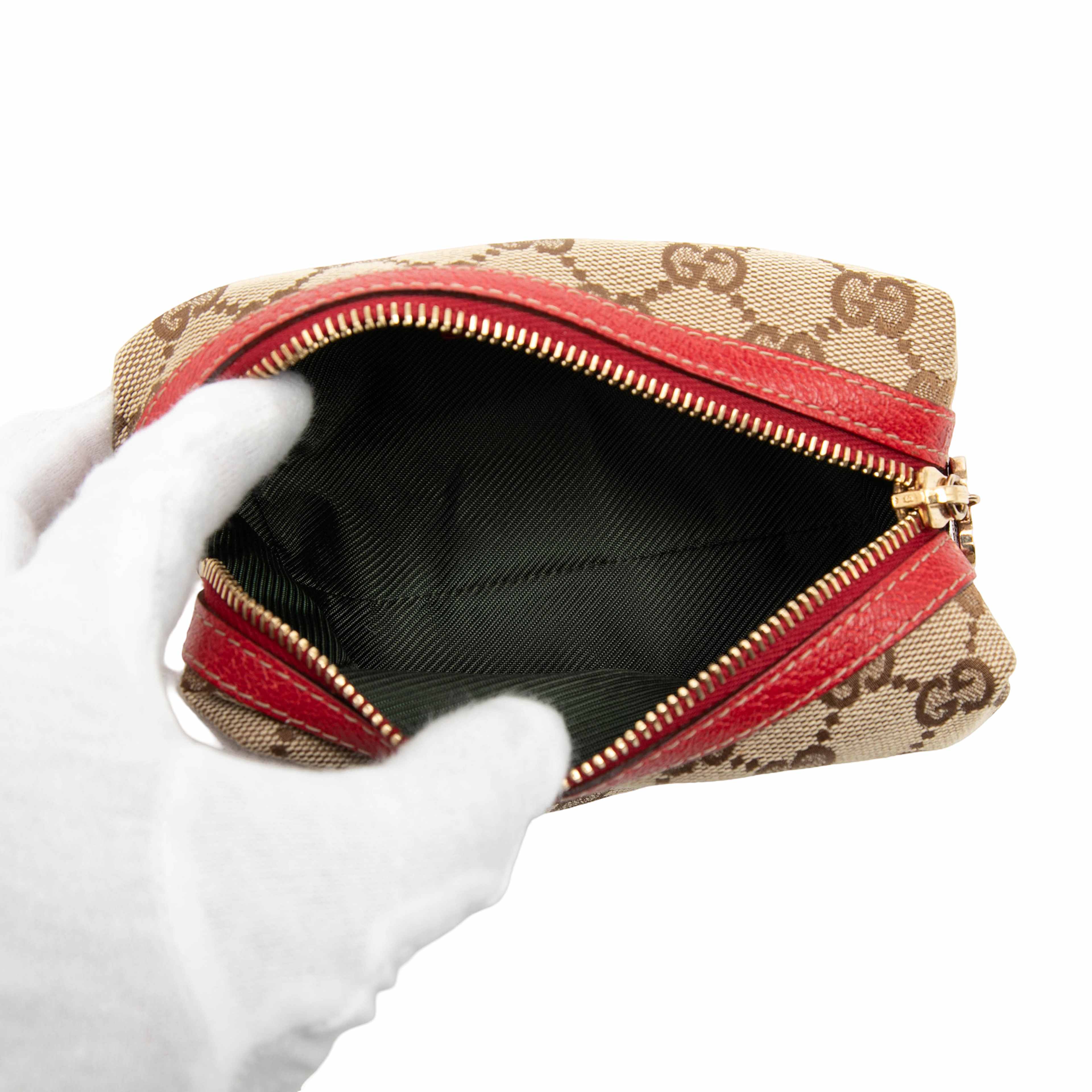 Gucci Gg Canvas Cosmetic Pouch, från Luxclusif, i färgen beige. Klicka för att öppna bilden i stort format