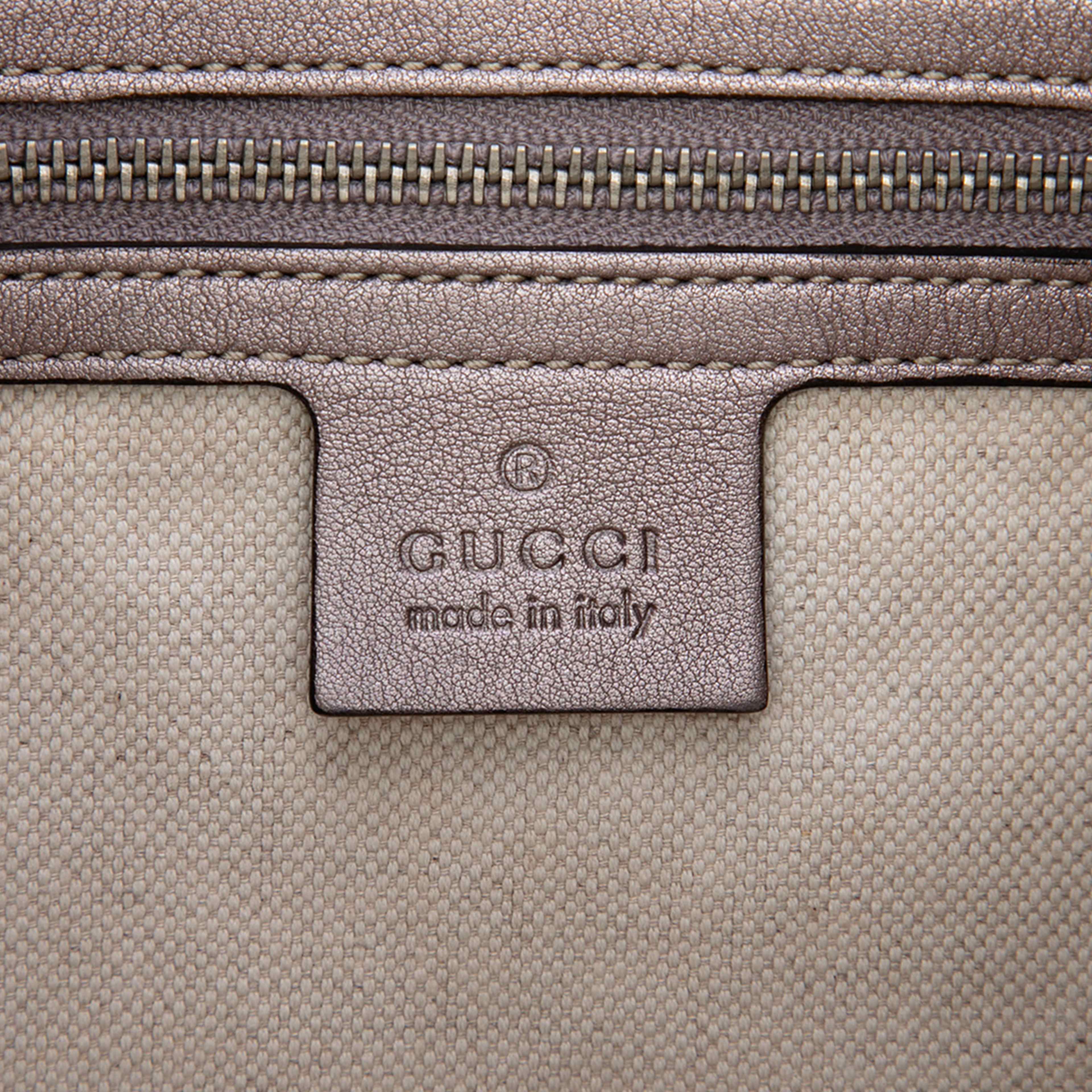 Gucci Large Metallic Guccissima Twins Hobo, från Luxclusif, i färgen purpur. Klicka för att öppna bilden i stort format