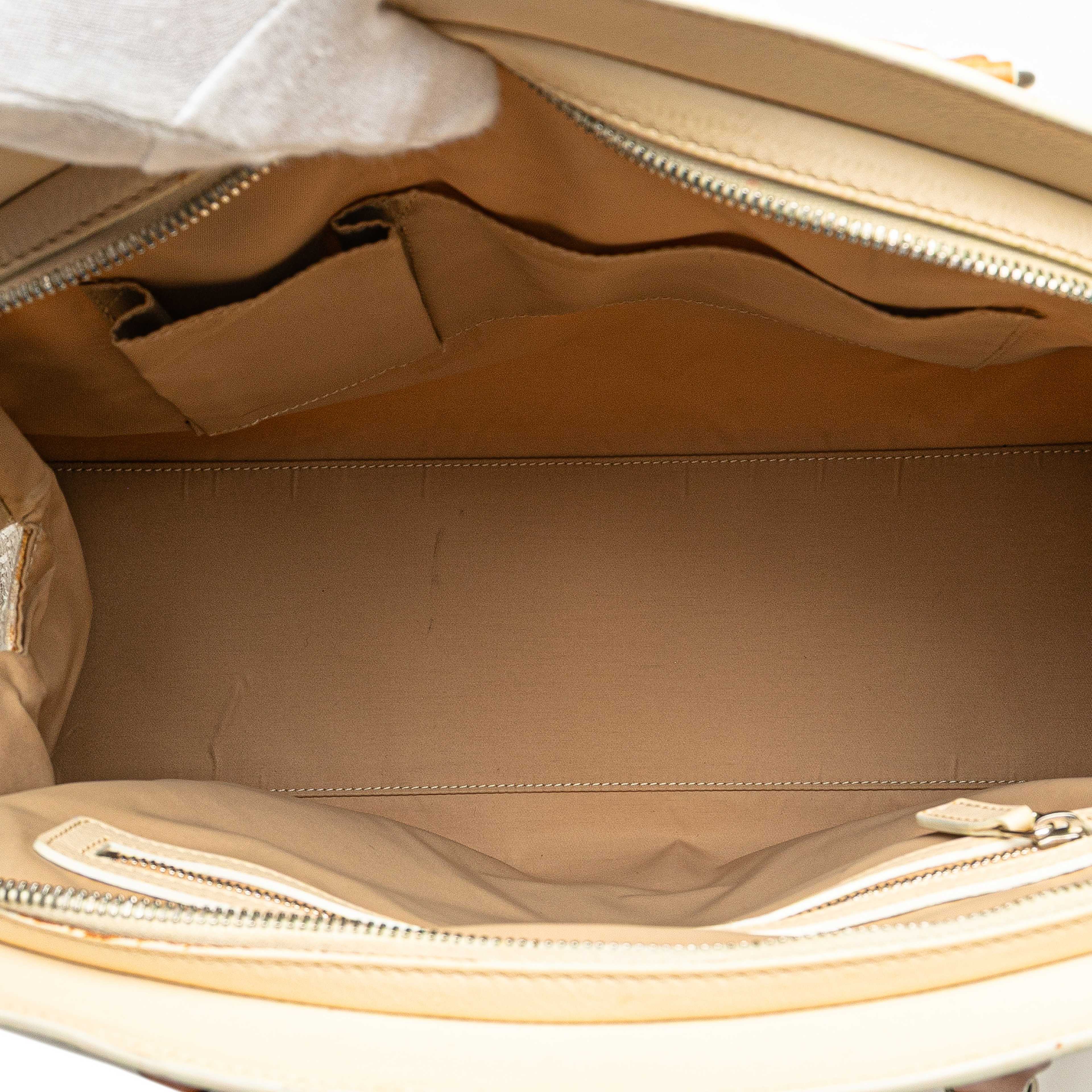 Dior Large Diorissimo Trotter Canvas My Dior Frame Pocket Handbag, från Luxclusif, i färgen light beige. Klicka för att öppna bilden i stort format