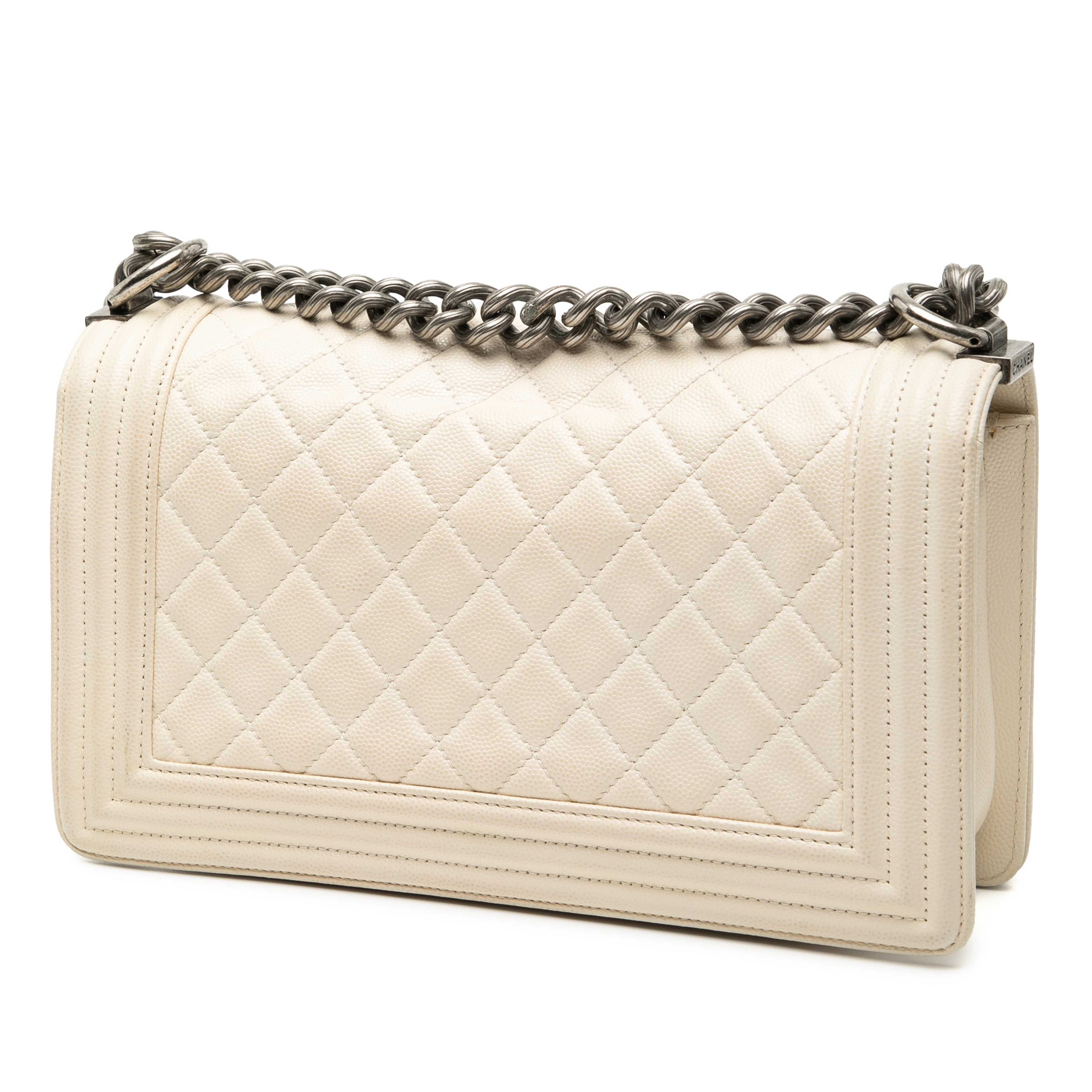 Chanel Old Medium Quilted Caviar Boy Flap, från Luxclusif, i färgen ivory. Klicka för att öppna bilden i stort format