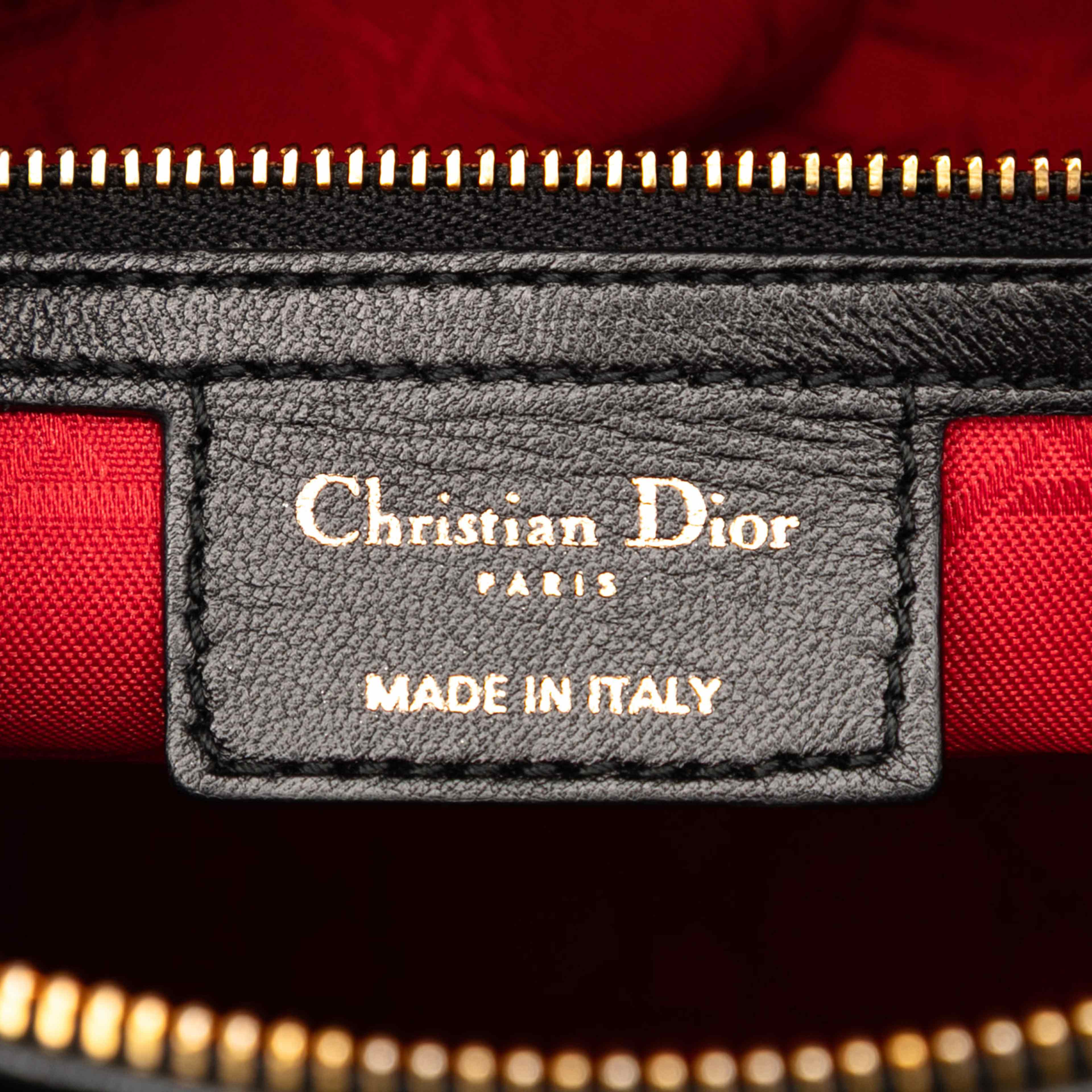 Dior Large Lambskin Cannage Lady Dior, från Luxclusif, i färgen black. Klicka för att öppna bilden i stort format