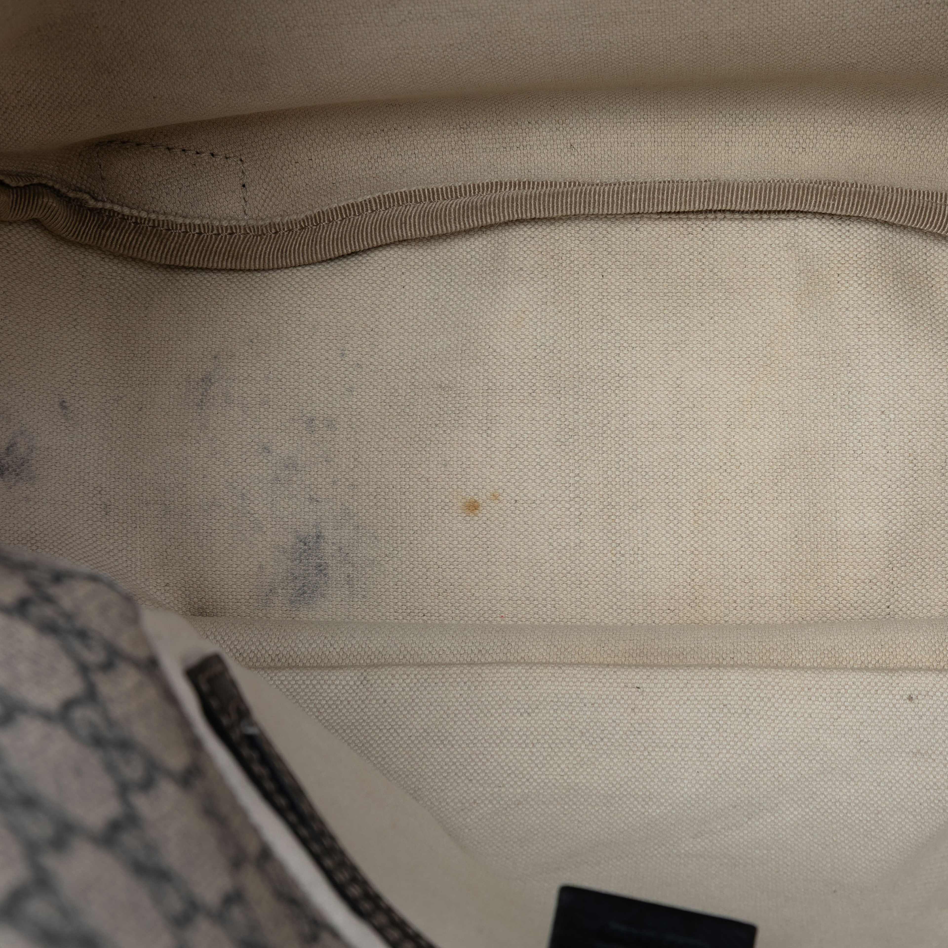 Gucci Gg Supreme Crossbody, från Luxclusif, i färgen beige. Klicka för att öppna bilden i stort format