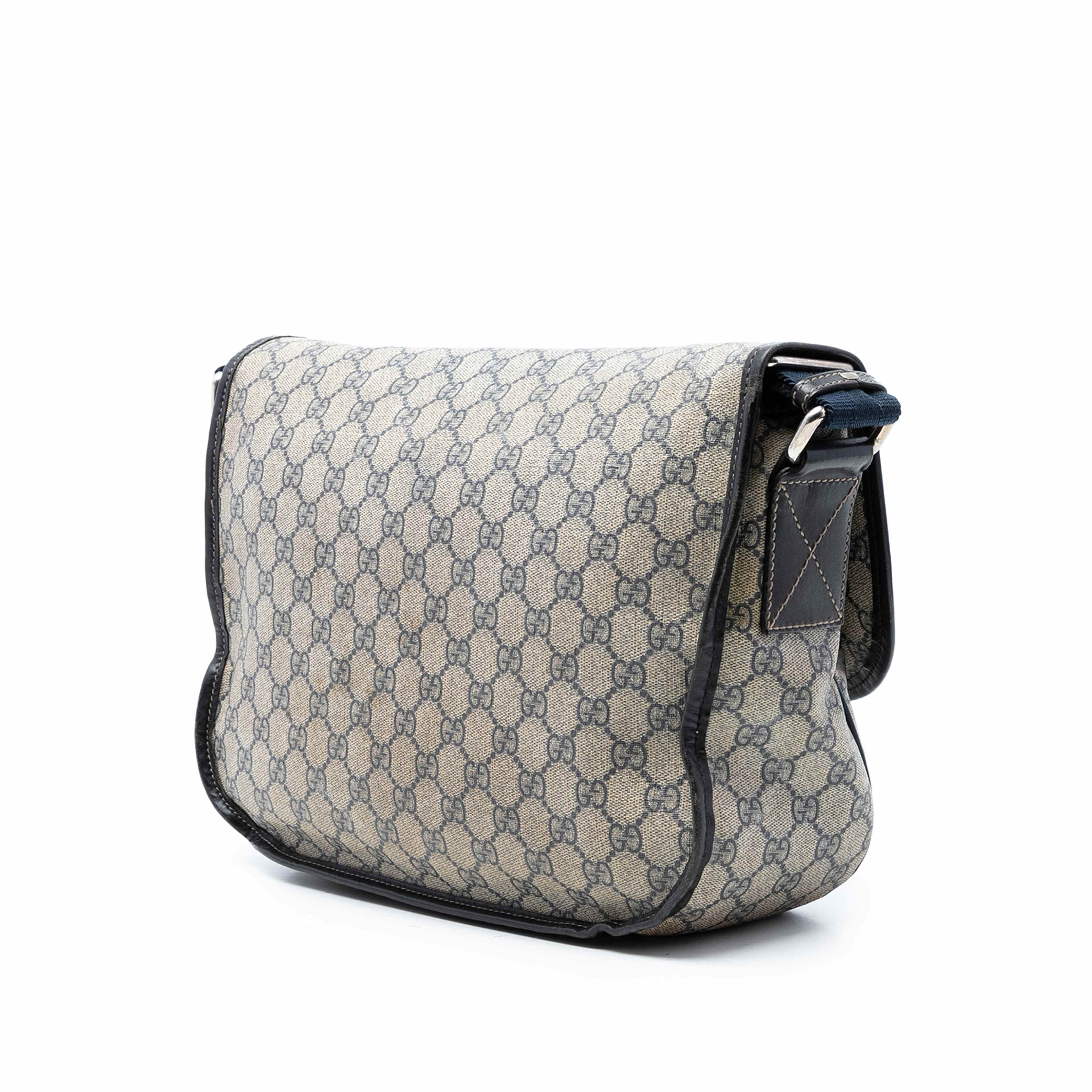 Gucci Gg Supreme Crossbody, från Luxclusif, i färgen beige. Klicka för att öppna bilden i stort format