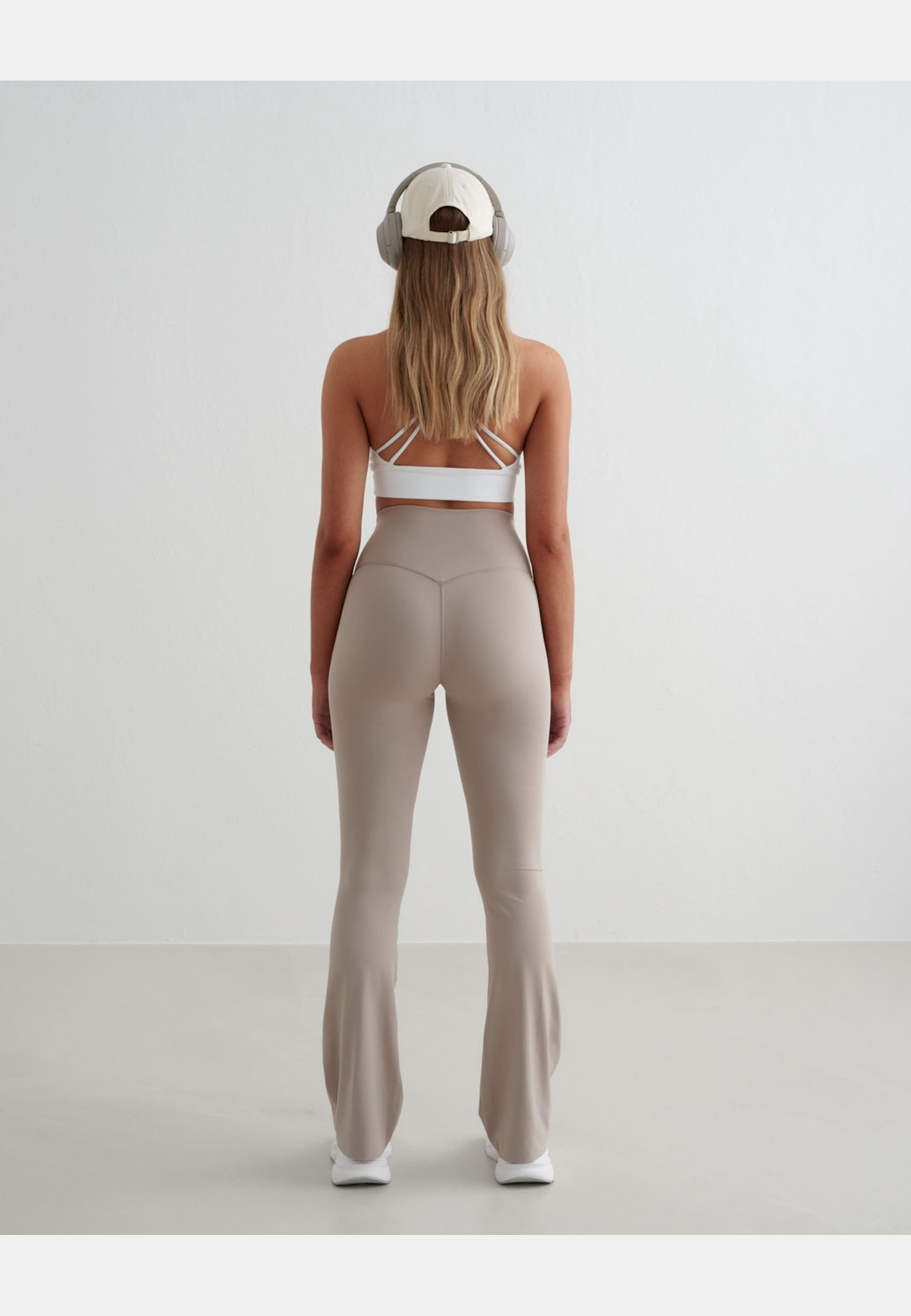 Sense Flare Tall Tights, från aim'n, i färgen dark clay. Klicka för att öppna bilden i stort format