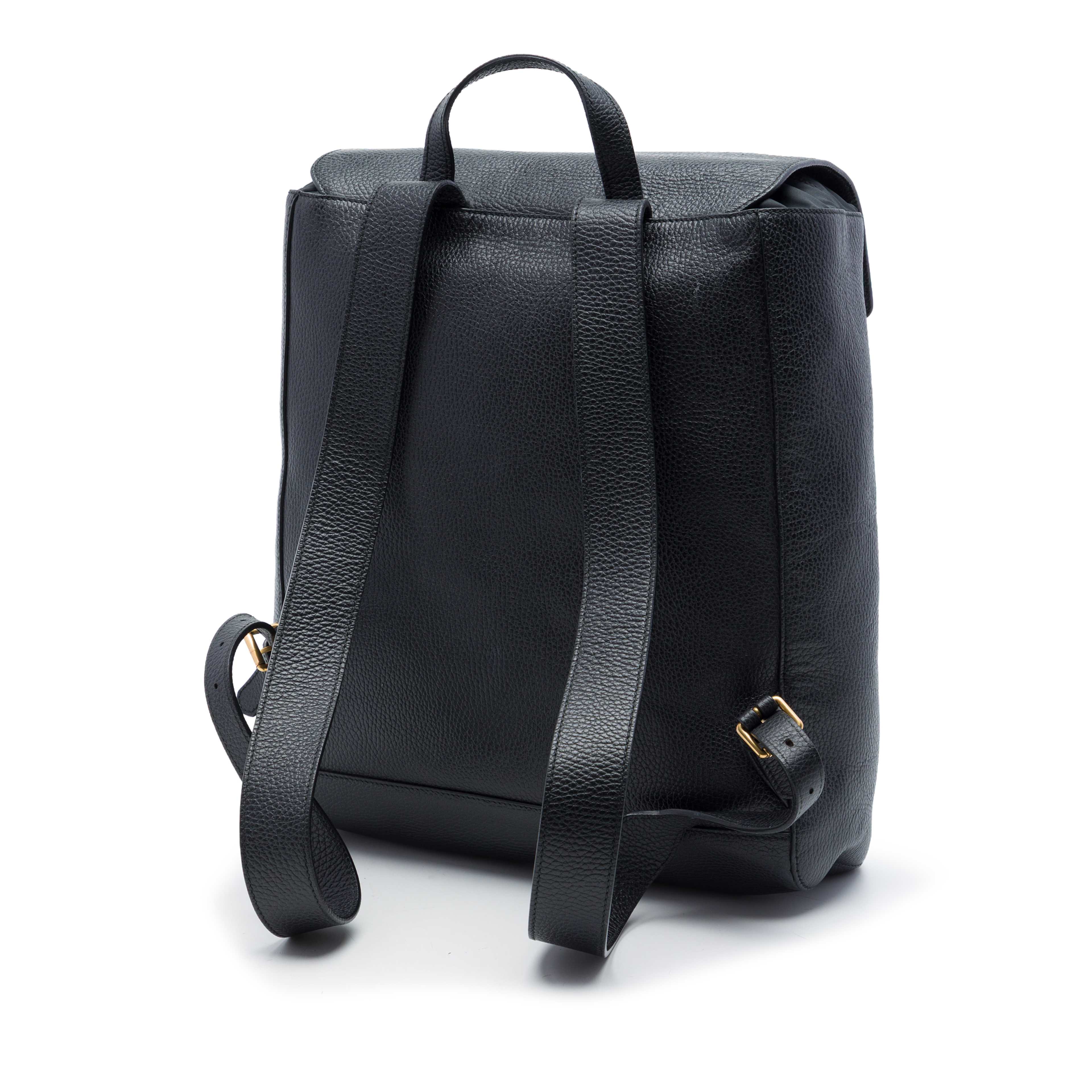 Gucci Gg Marmont Calfskin Backpack, från Luxclusif, i färgen svart. Klicka för att öppna bilden i stort format