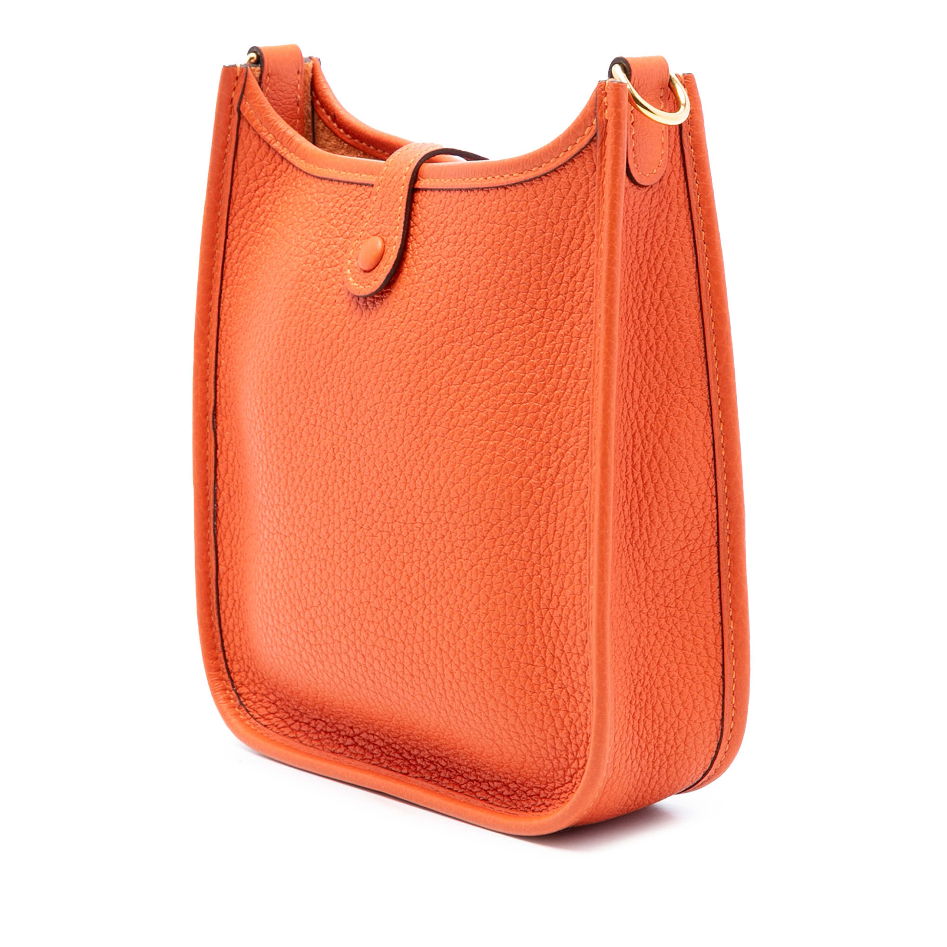 Hermès Clemence Evelyne Tpm 16, från Luxclusif, i färgen dark orange. Klicka för att öppna bilden i stort format