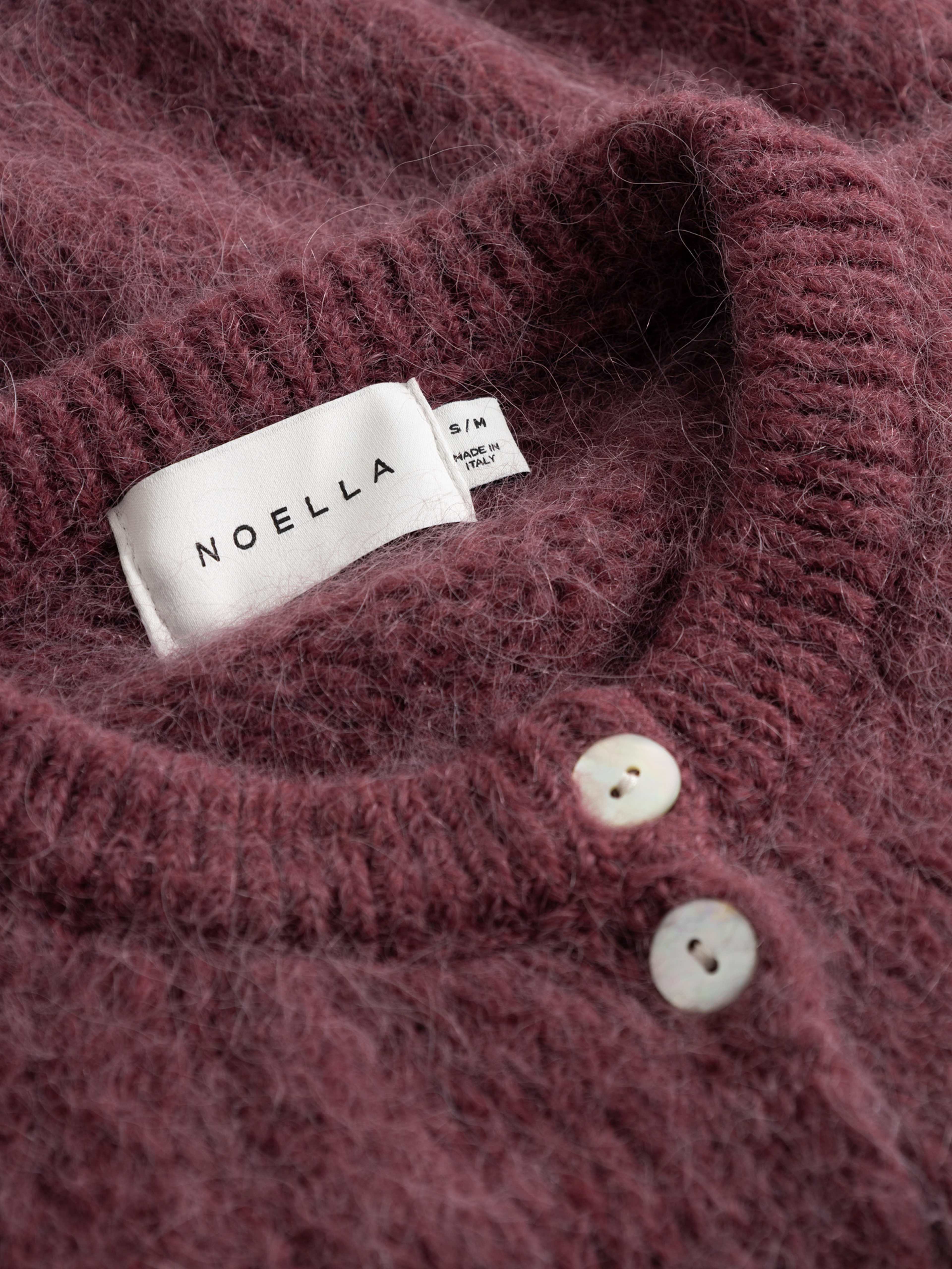 N-kae Knit Cardigan - Rust, från Noella, i färgen rust. Klicka för att öppna bilden i stort format
