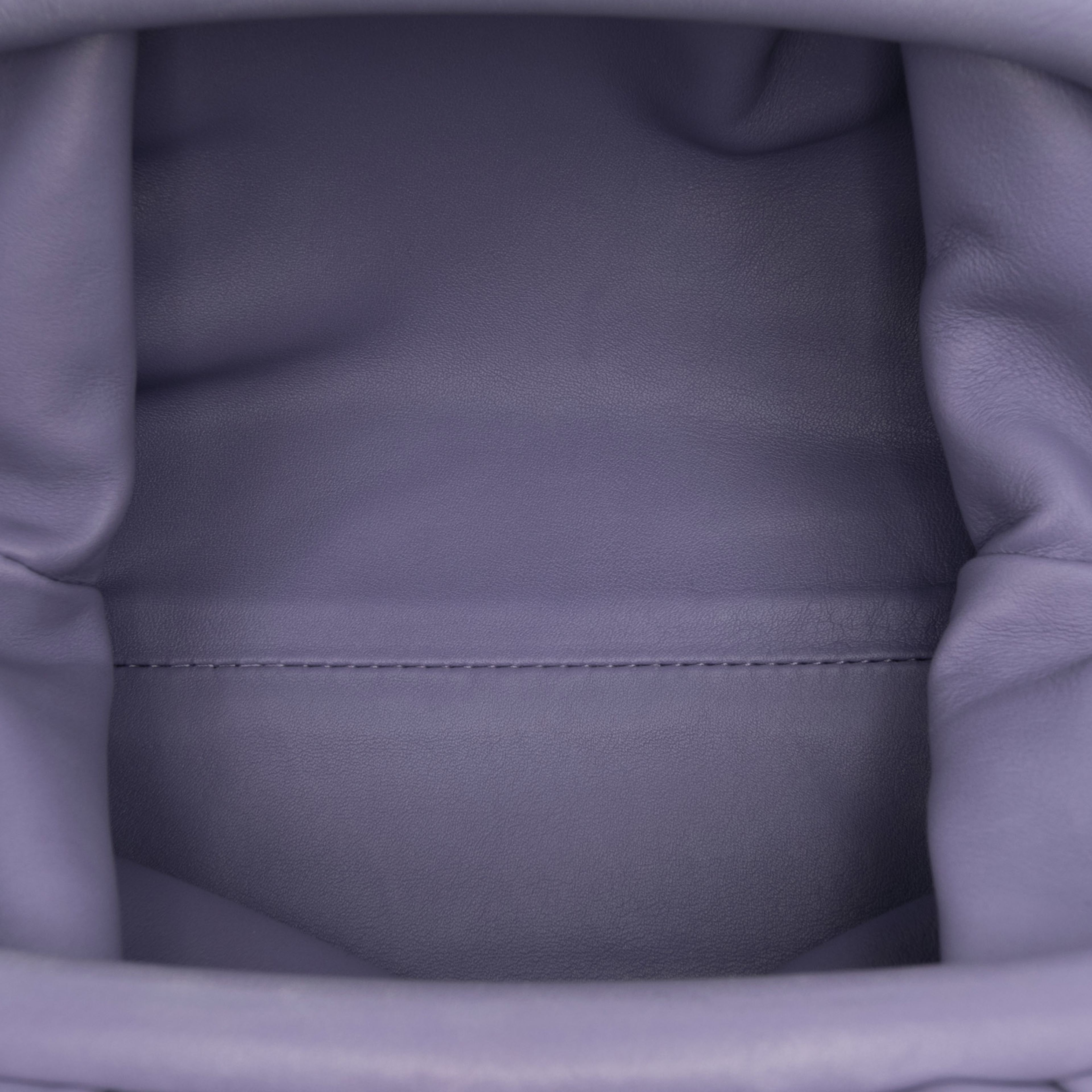 Bottega Veneta Lambskin The Mini Pouch Crossbody, från Luxclusif, i färgen purple. Klicka för att öppna bilden i stort format