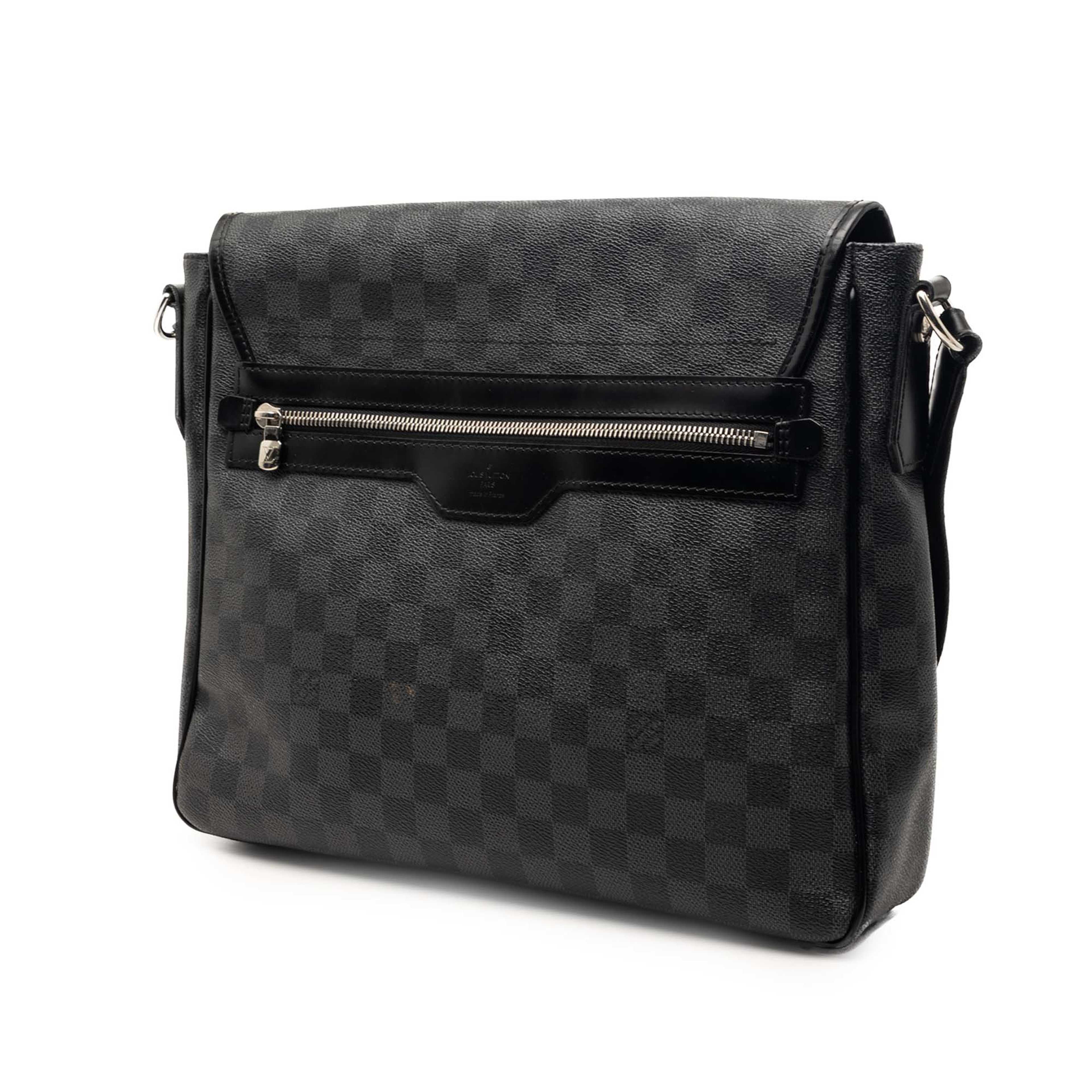 Louis Vuitton Damier Graphite Daniel Mm, från Luxclusif, i färgen black. Klicka för att öppna bilden i stort format