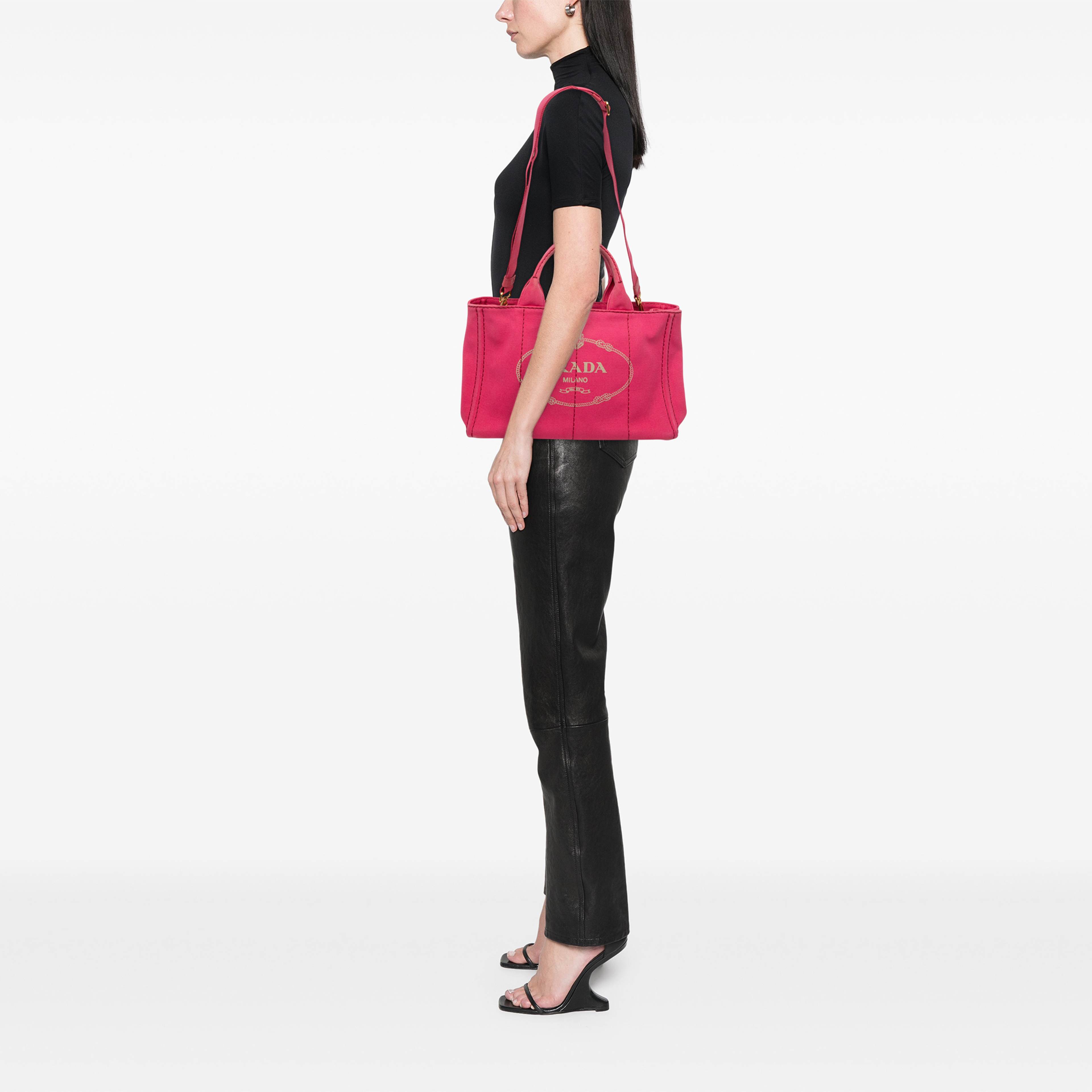 Prada Canvas Canapa Logo Tote, från Luxclusif, i färgen rosa. Klicka för att öppna bilden i stort format