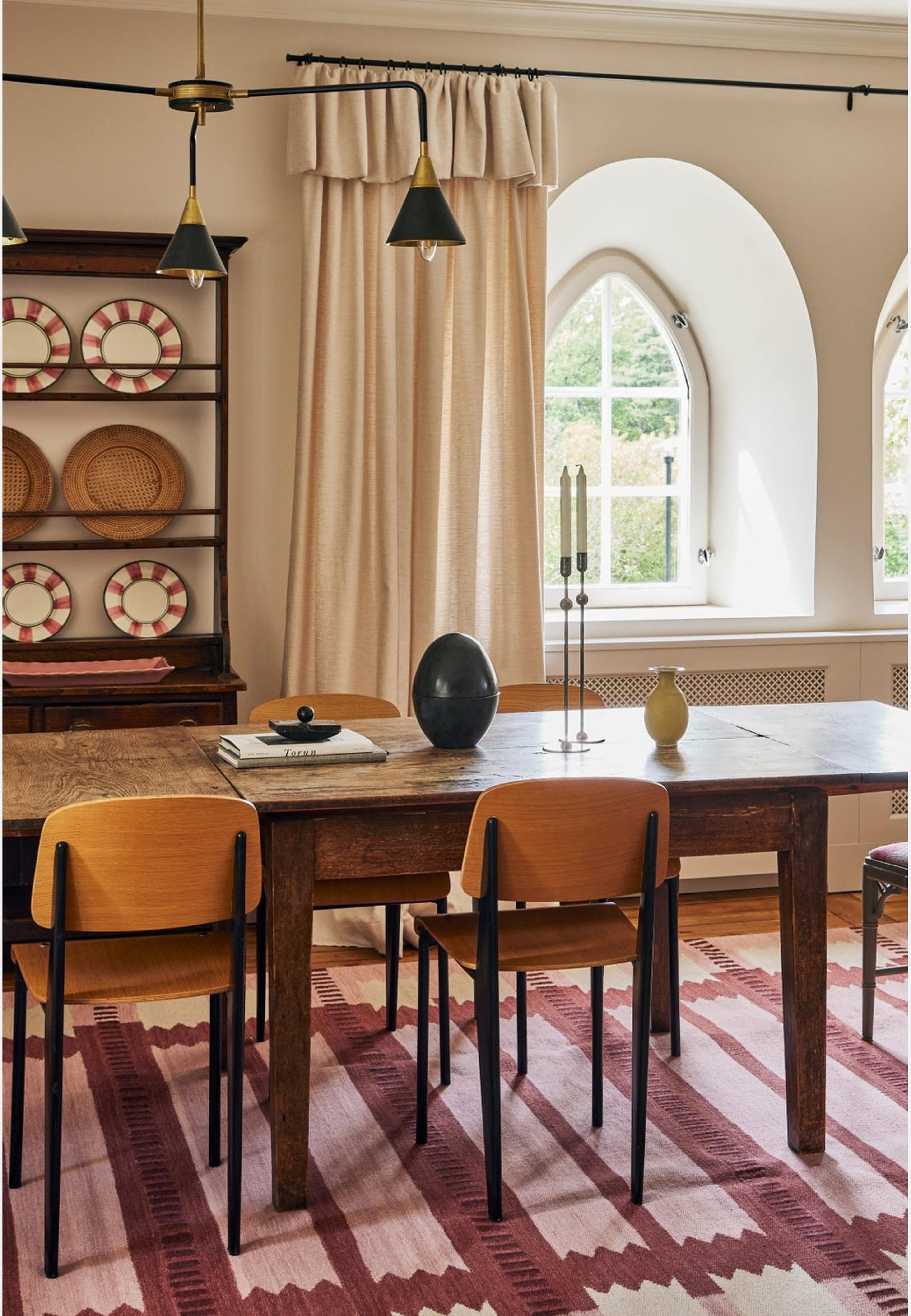 Röllakan Ullmatta 280x270 cm, från Layered, i färgen röd. Klicka för att öppna bilden i stort format