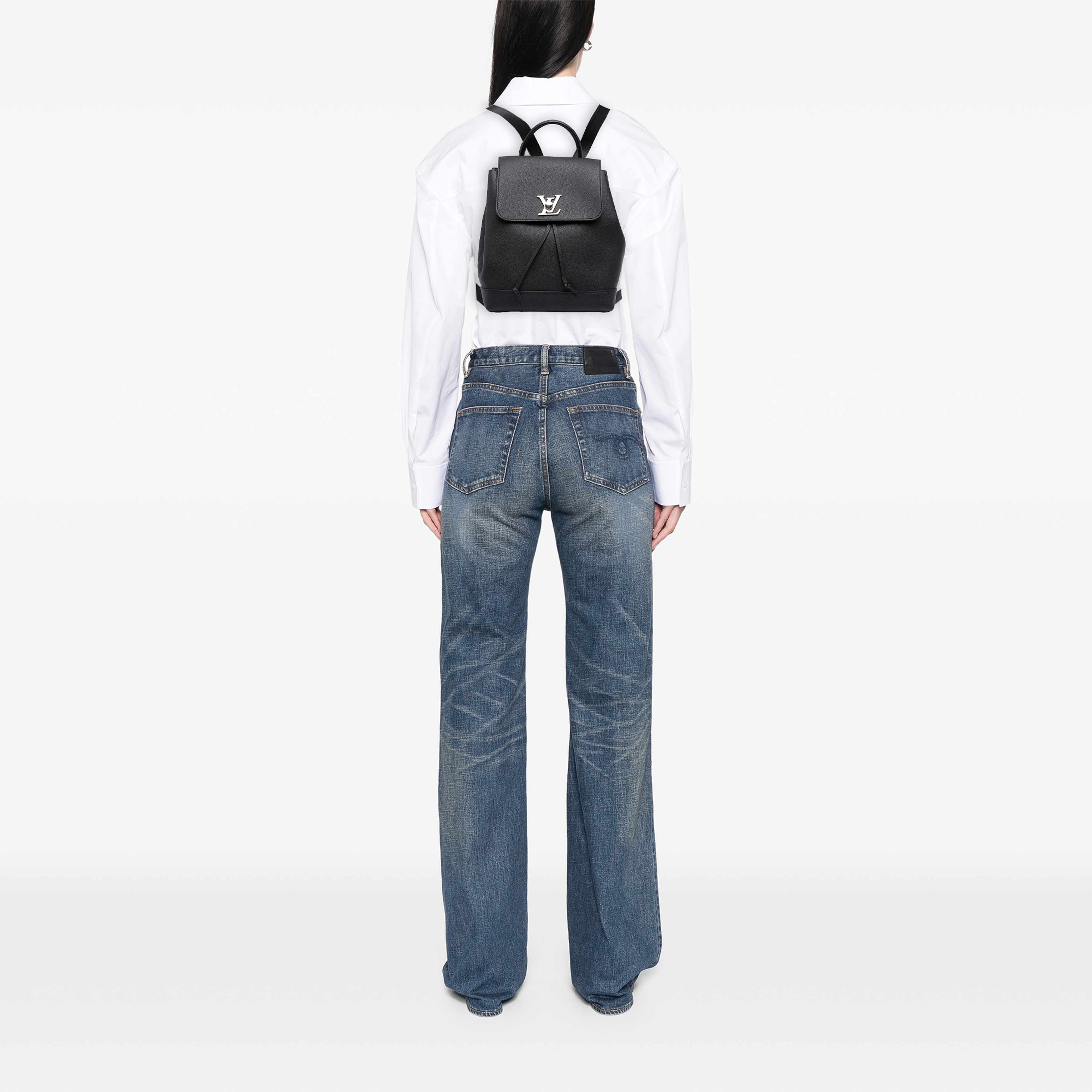 Louis Vuitton Taurillon Lockme Backpack, från Luxclusif, i färgen svart. Klicka för att öppna bilden i stort format