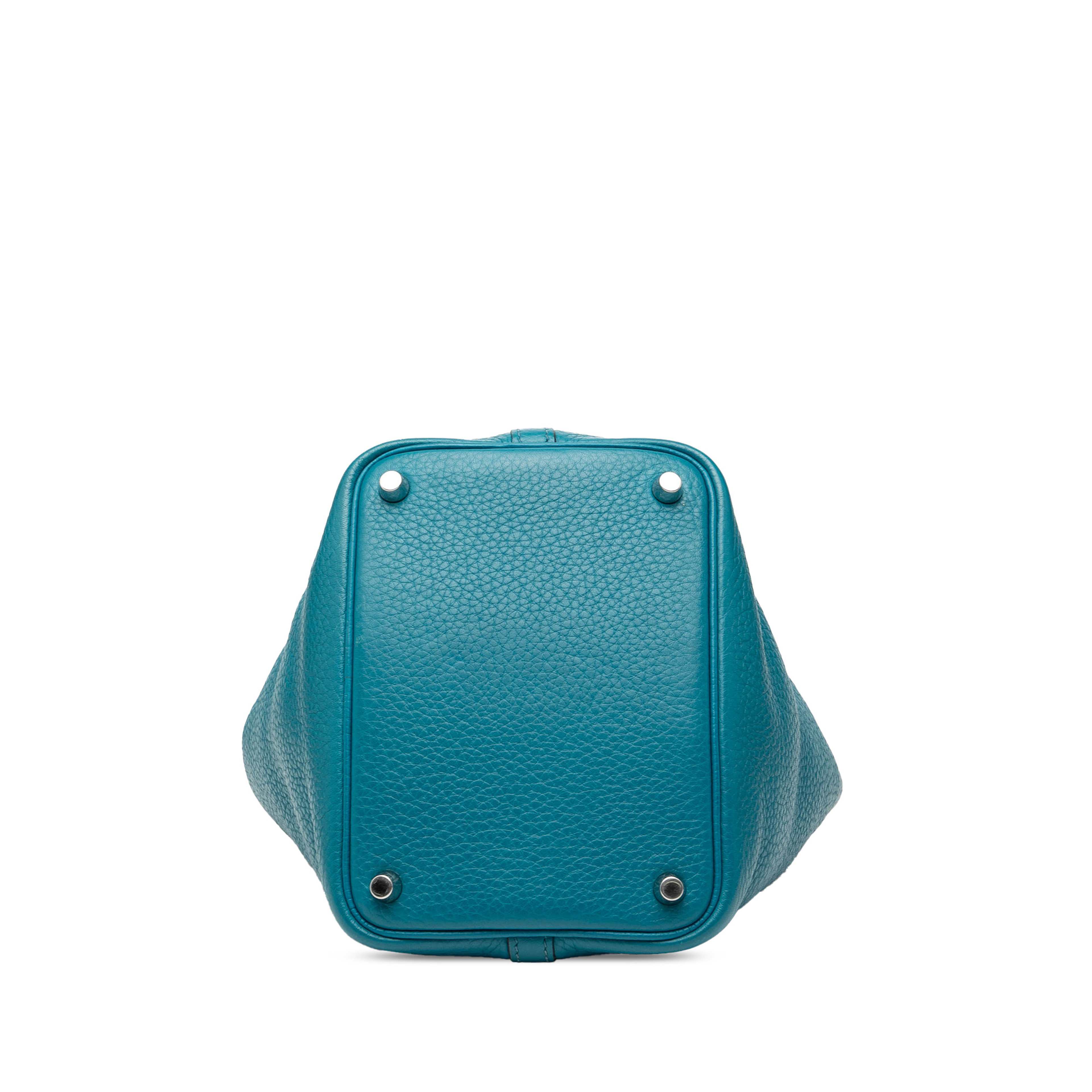 Hermès Clemence Picotin Lock 18, från Luxclusif, i färgen peacock. Klicka för att öppna bilden i stort format