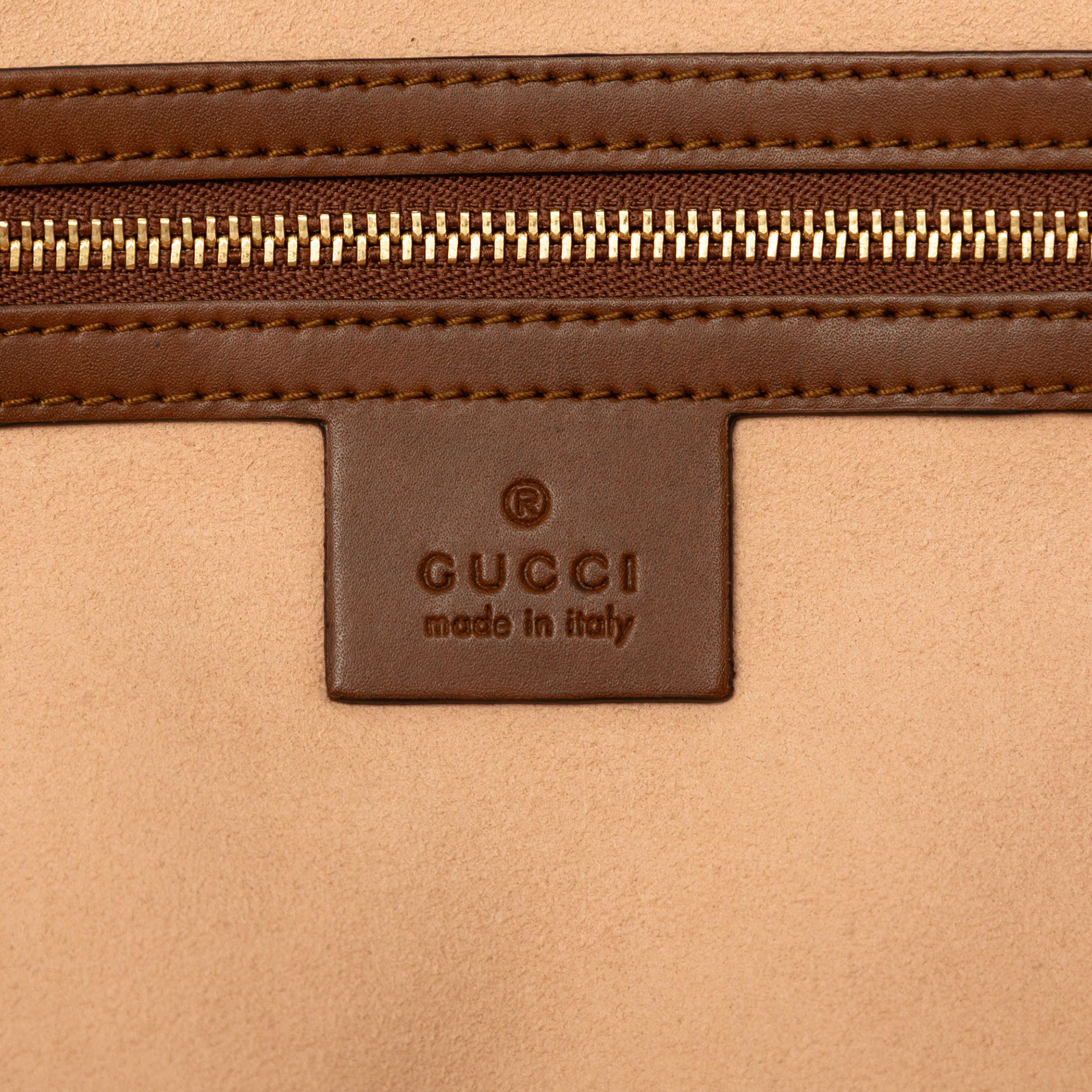 Gucci Medium Gg Supreme Convertible Soft Tote, från Luxclusif, i färgen beige. Klicka för att öppna bilden i stort format