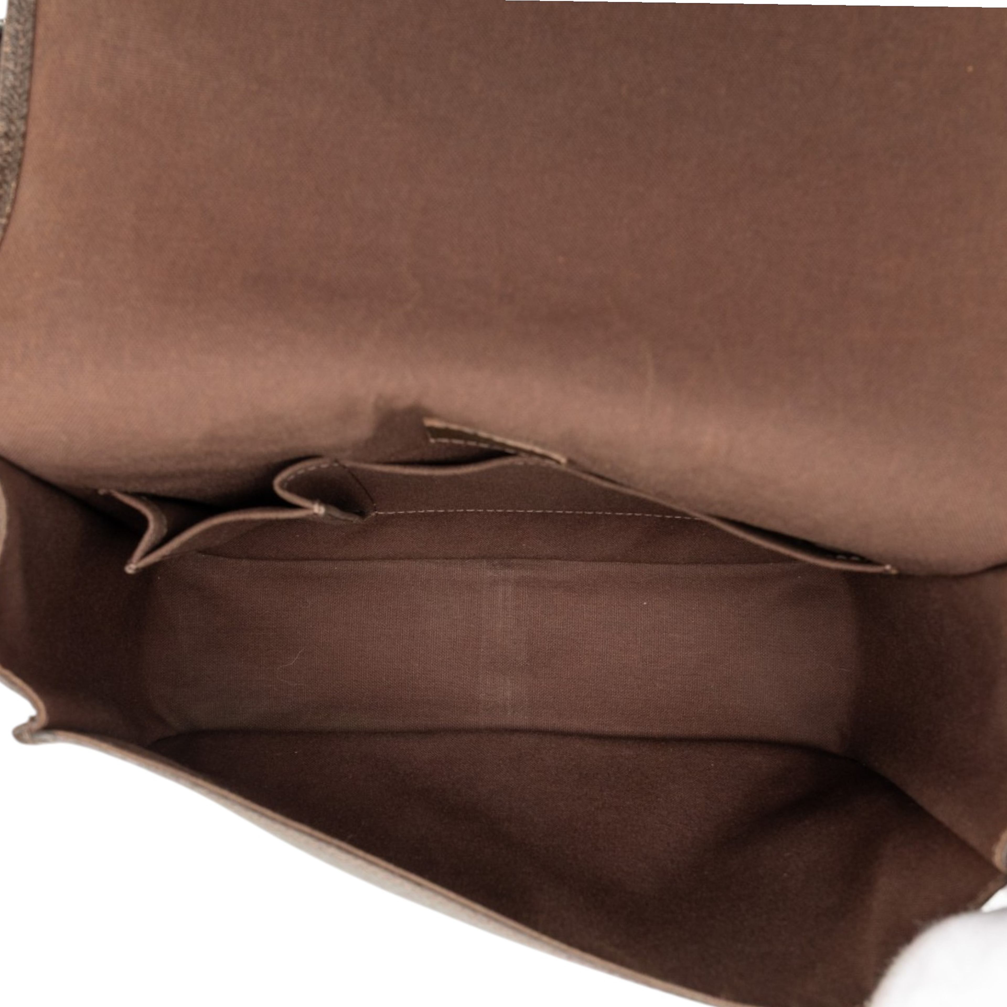 Louis Vuitton Taiga Andrei, från Luxclusif, i färgen brun. Klicka för att öppna bilden i stort format