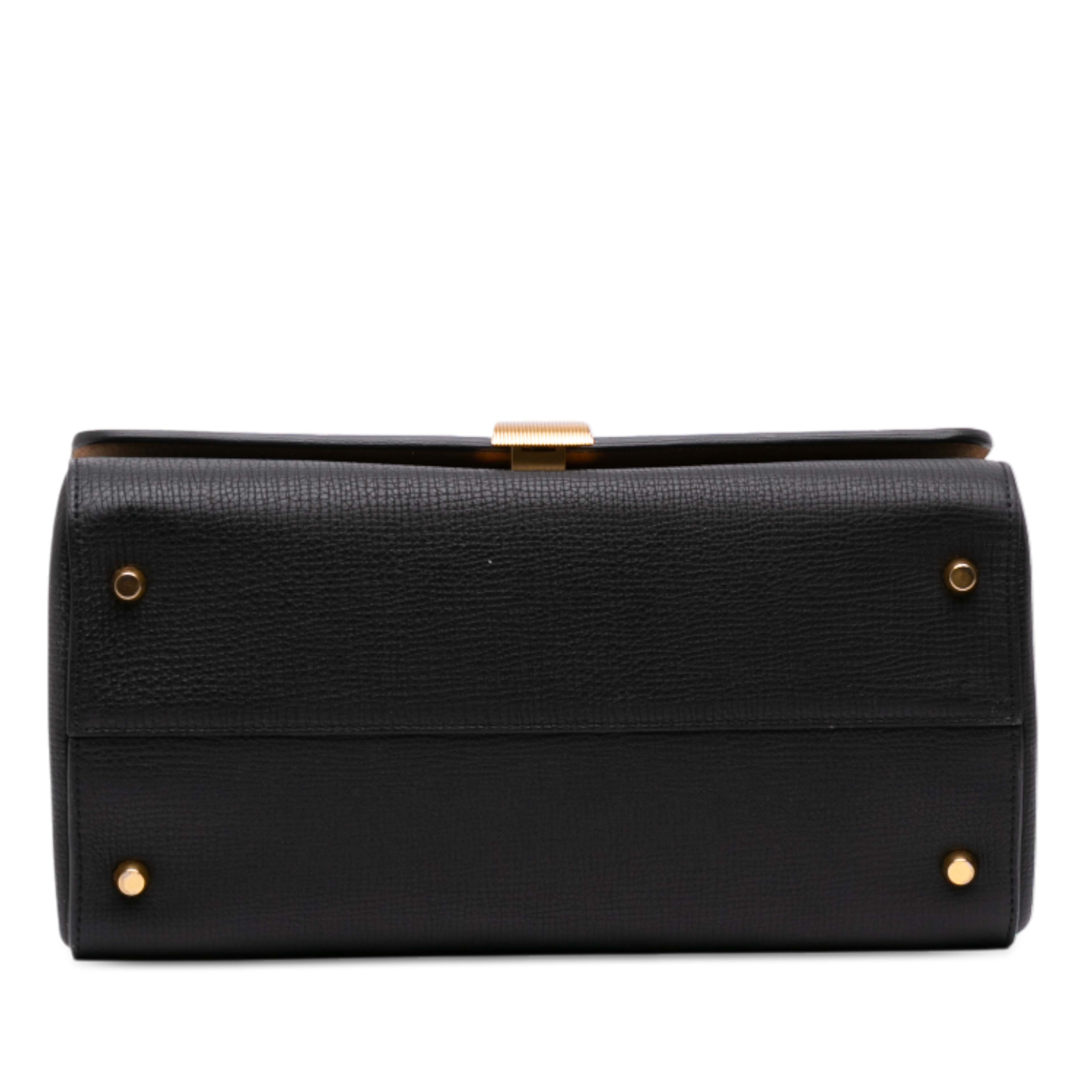 Bottega Veneta Grained Calfskin Bv Angle Shoulder Bag, från Luxclusif, i färgen black. Klicka för att öppna bilden i stort format