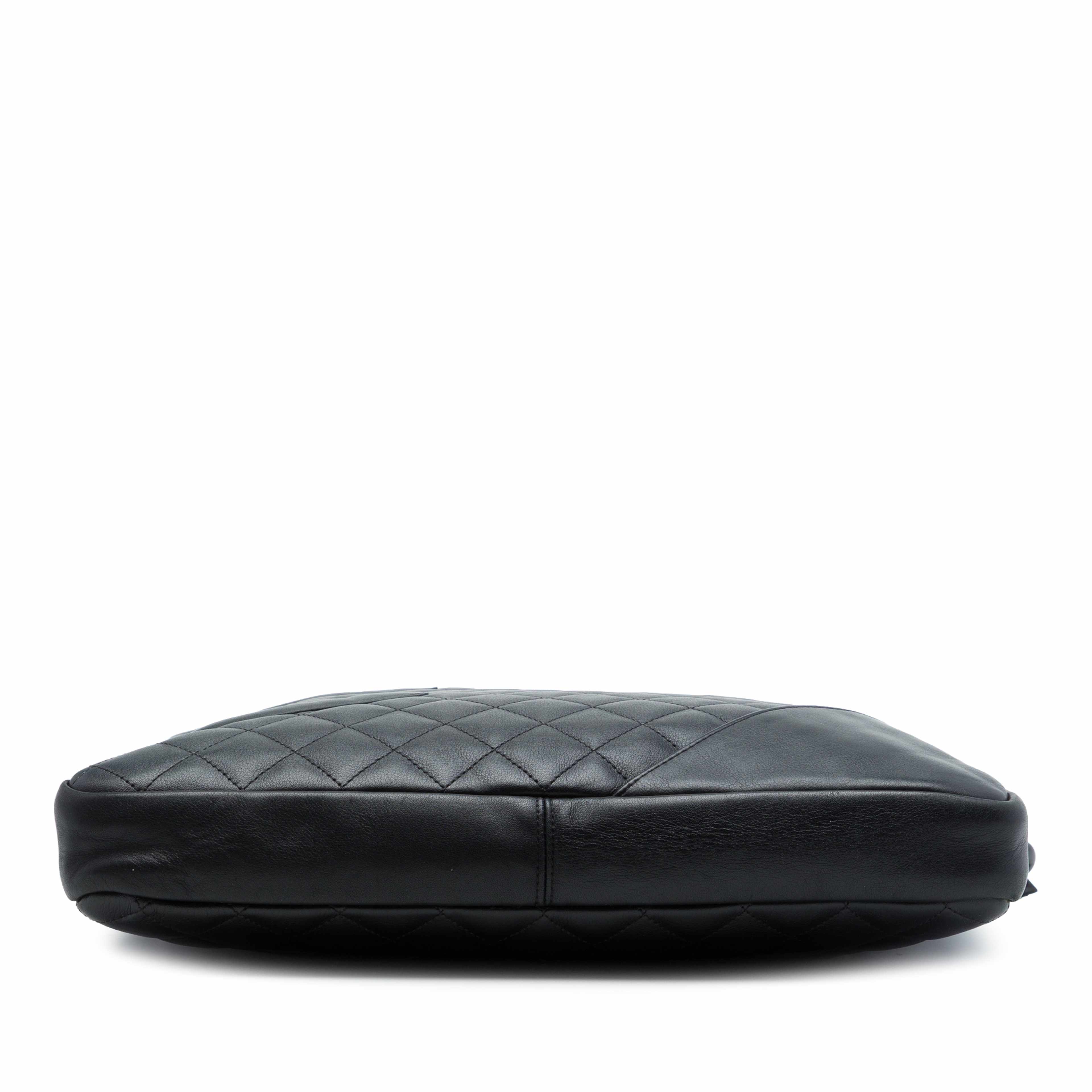 Chanel Large Quilted Lambskin Cambon Ligne Crossbody, från Luxclusif, i färgen svart. Klicka för att öppna bilden i stort format