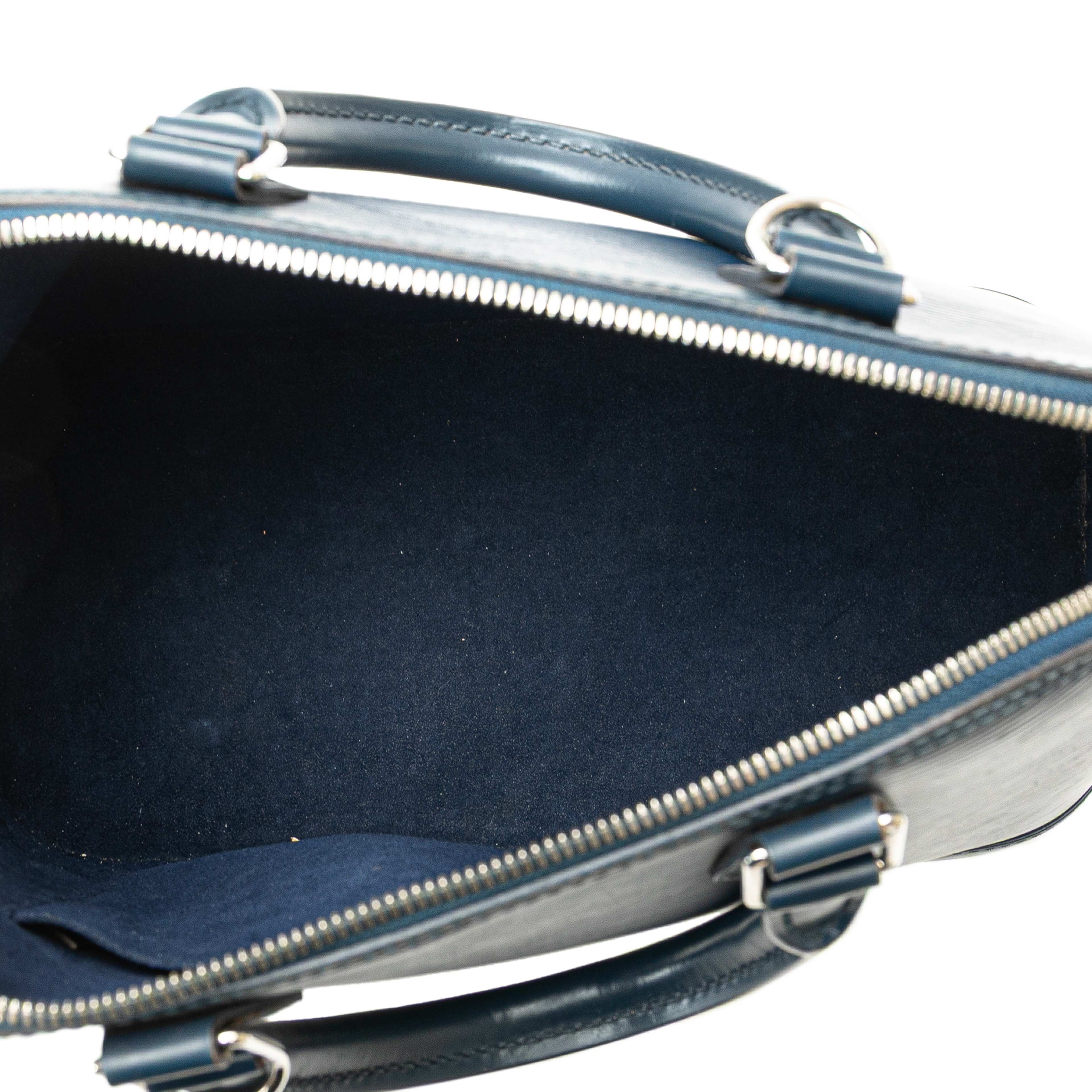 Louis Vuitton Epi Alma Pm, från Luxclusif, i färgen navy.